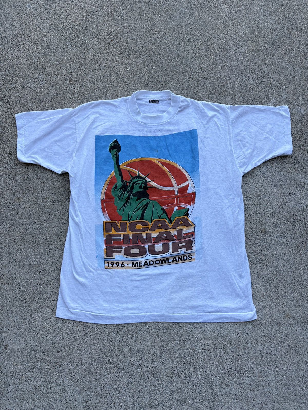 NCAA Vintage 1996 Trench NCAA Final Four Tournament T-Shirt Sz XL Size US XL / EU 56 / 4 - 1 Thumbnail