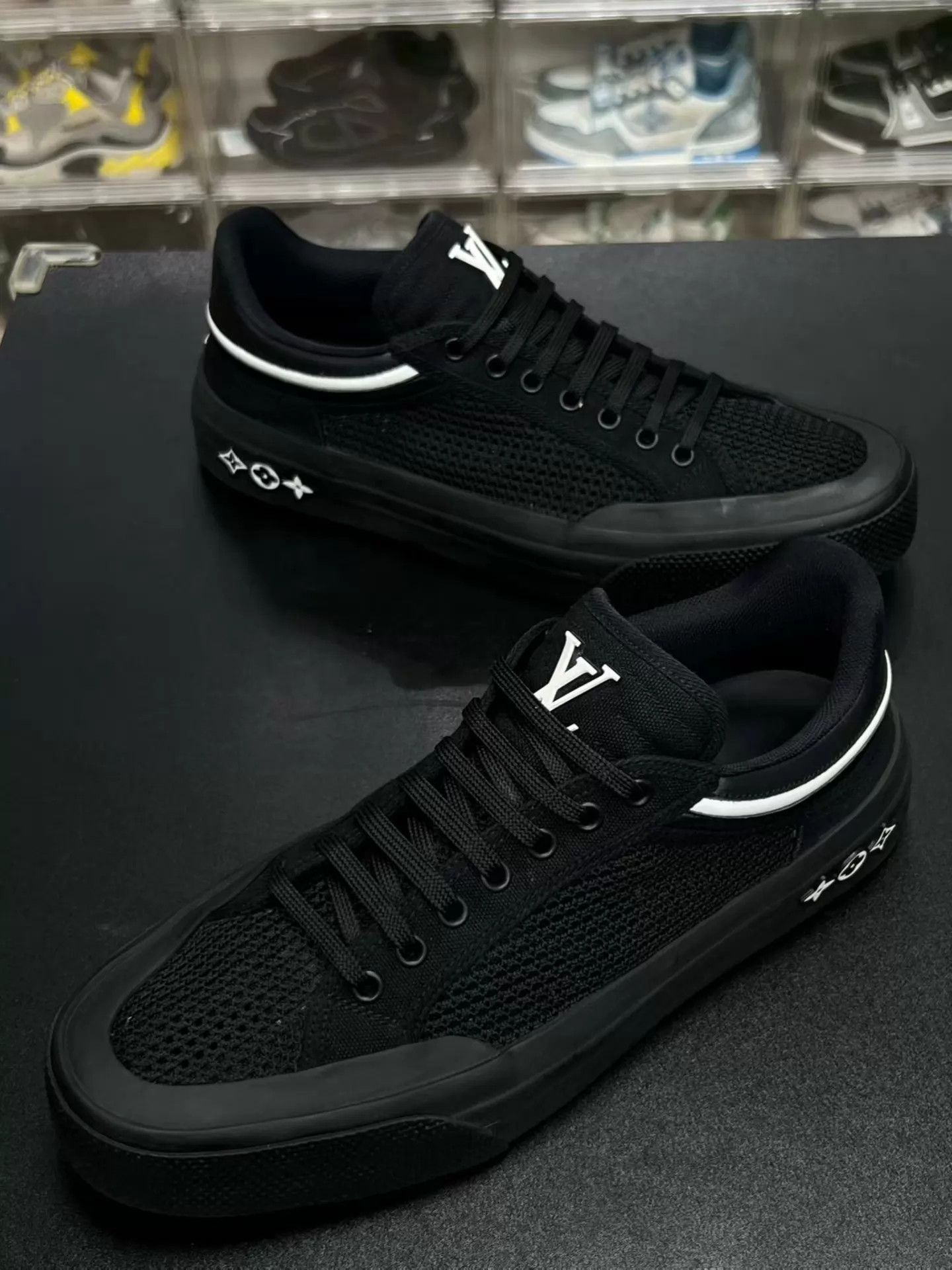 Louis Vuitton LV Mesh Cutout Low-Top Sneaker Black 42.5 Size US 9.5 / EU 42-43 - 1 Thumbnail