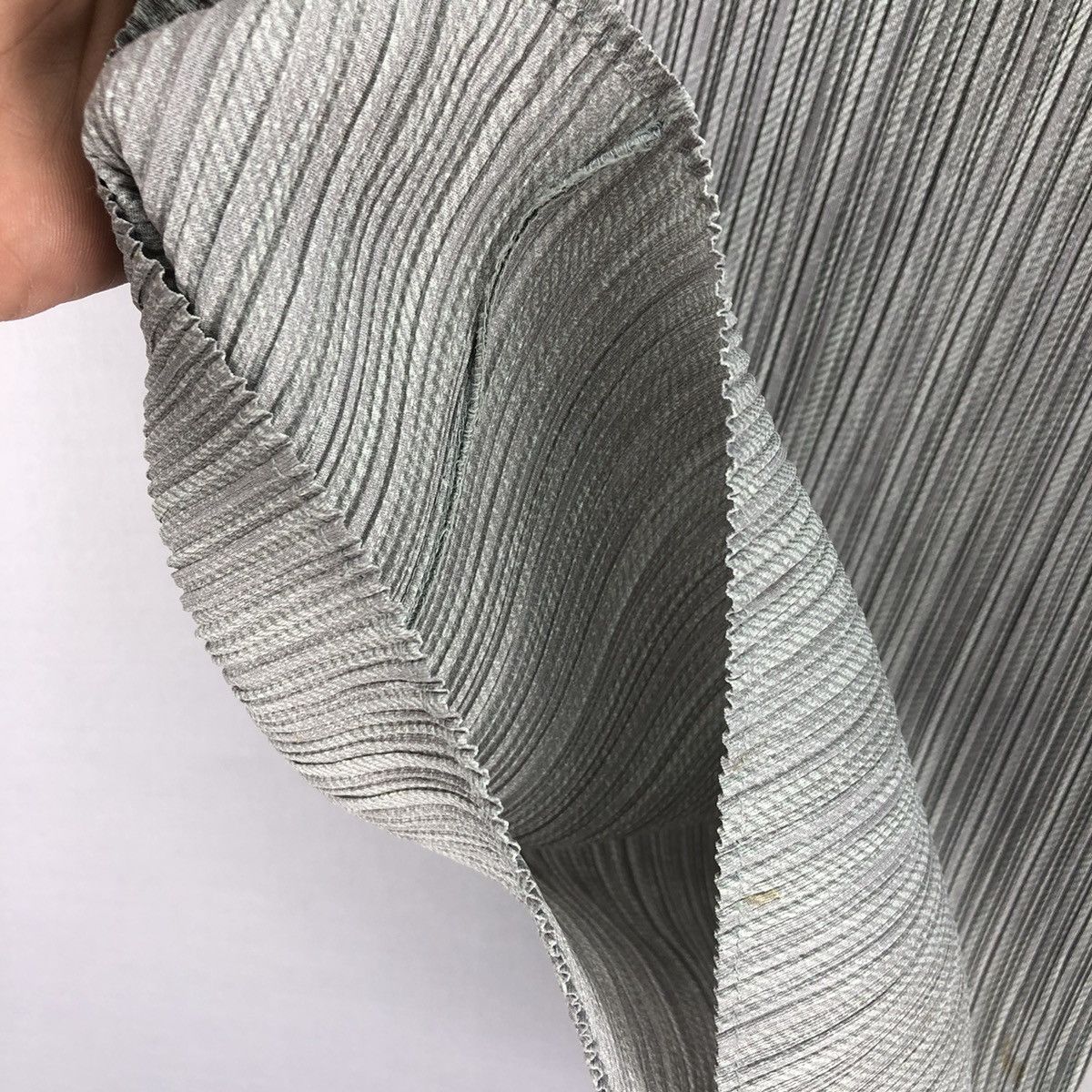 Pleats Please Issey Miyake Pleats Please Issey Miyake Pleated Basic Midi Skirt Size 30" / US 8 / IT 44 - 11 Thumbnail