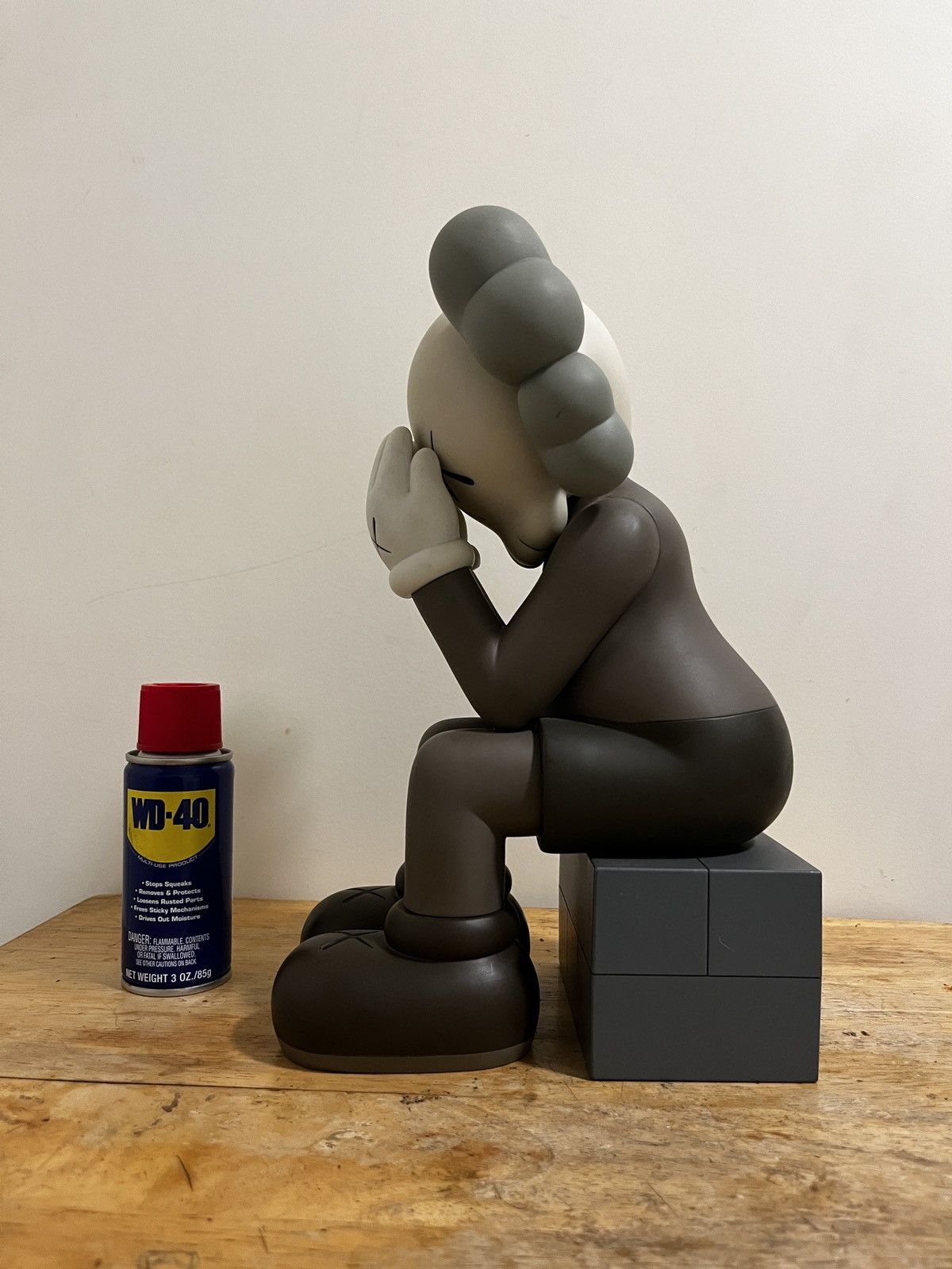 Kaws × Original Fake KAWS Passing Through Companion (Grey) No Box 100% Authentic Size ONE SIZE - 3 Thumbnail