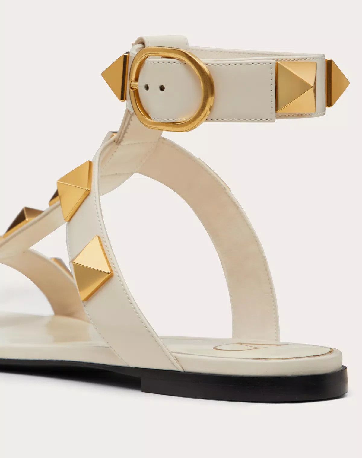 Valentino o1s1wg110625 Roman Stud Flat Calfskin Sandal in White Size US 12 / IT 42 - 6 Thumbnail
