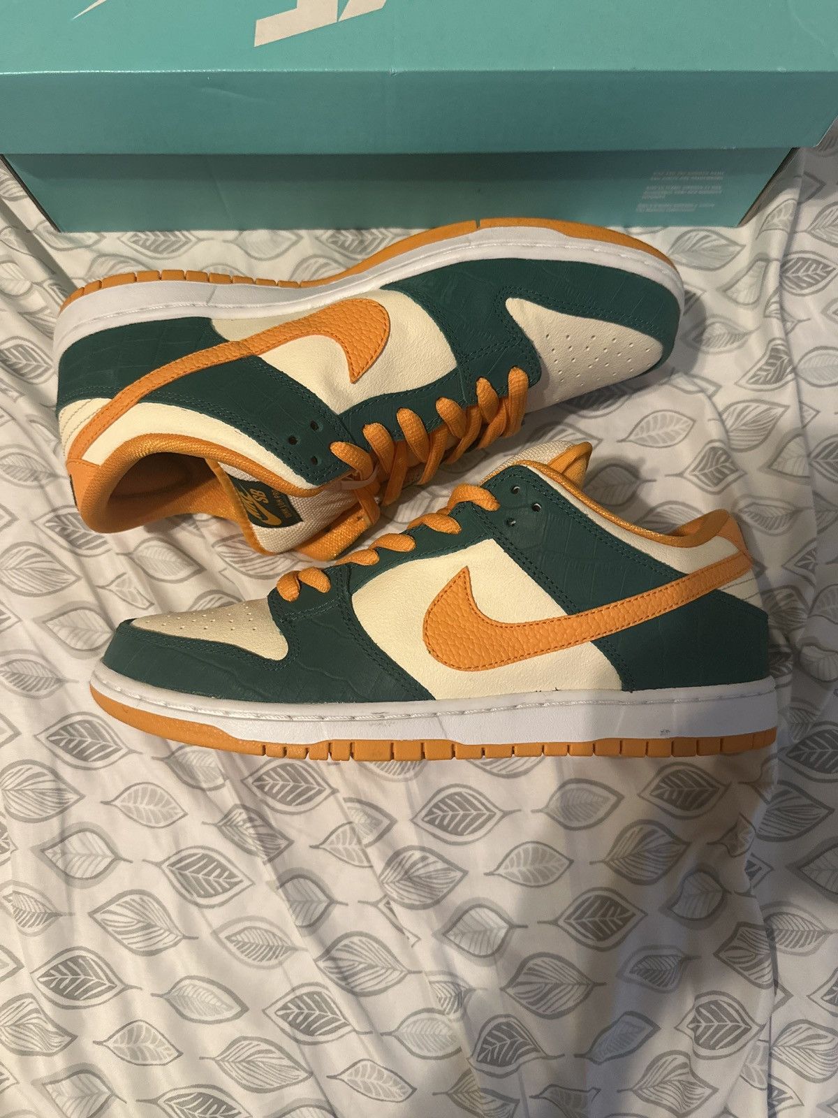 Nike SB Legion Pine/Kumquat-Flat Opal Vert / Ten Or Beige Size US 9 / EU 42 - 1 Thumbnail