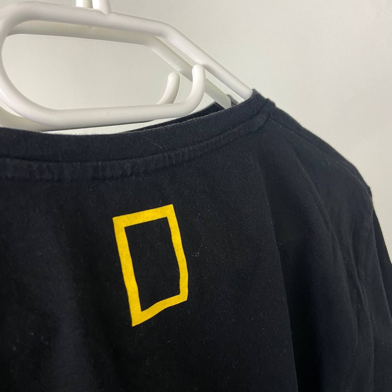 Vintage National Geographic V Neck Black T-Shirt Overpint Logo Size US M / EU 48-50 / 2 - 5 Thumbnail