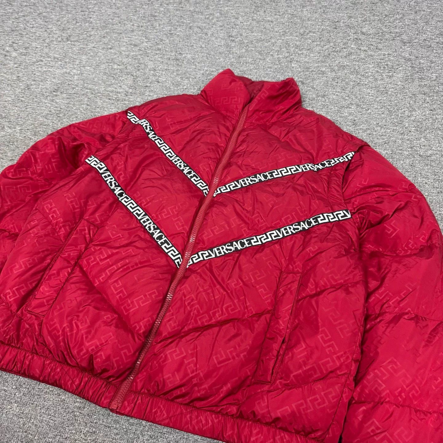 Versace Versace Subtle AlloverPrint Zip Sleeves Red Puffer Coat L Size US L / EU 52-54 / 3 - 3 Thumbnail
