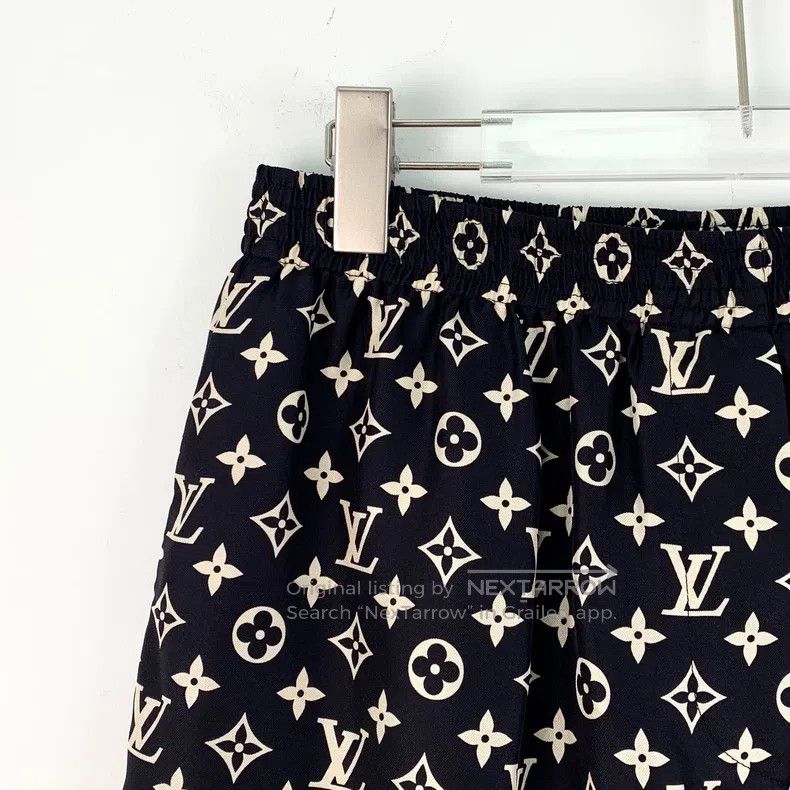 Louis Vuitton Louis Vuitton 22 black logo print full print mulberry silk Size US 40 / EU 56 - 3 Thumbnail