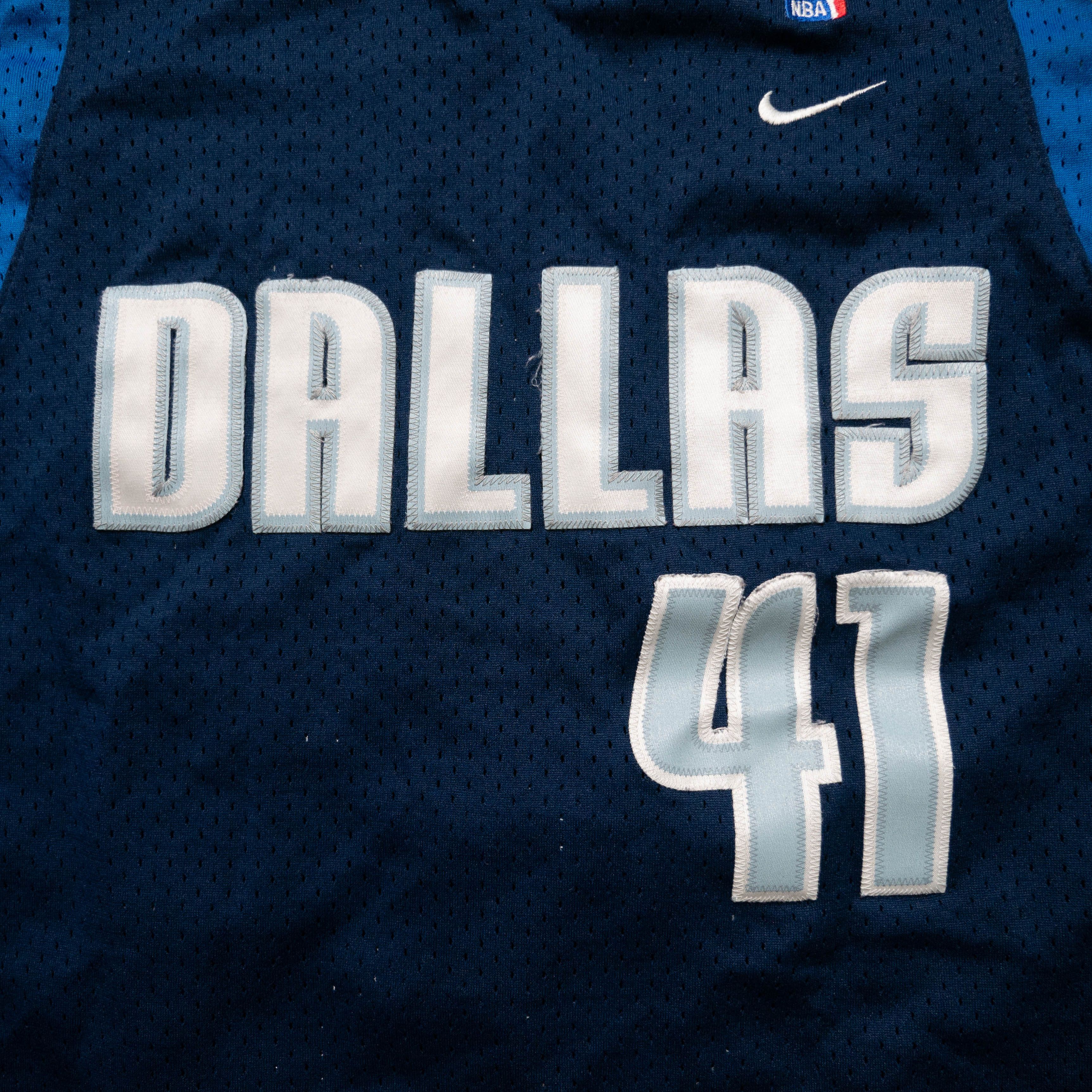 Nike Vintage Nike x Dallas Maverics NBA Jersey Nowitzki Size US XL / EU 56 / 4 - 7 Thumbnail