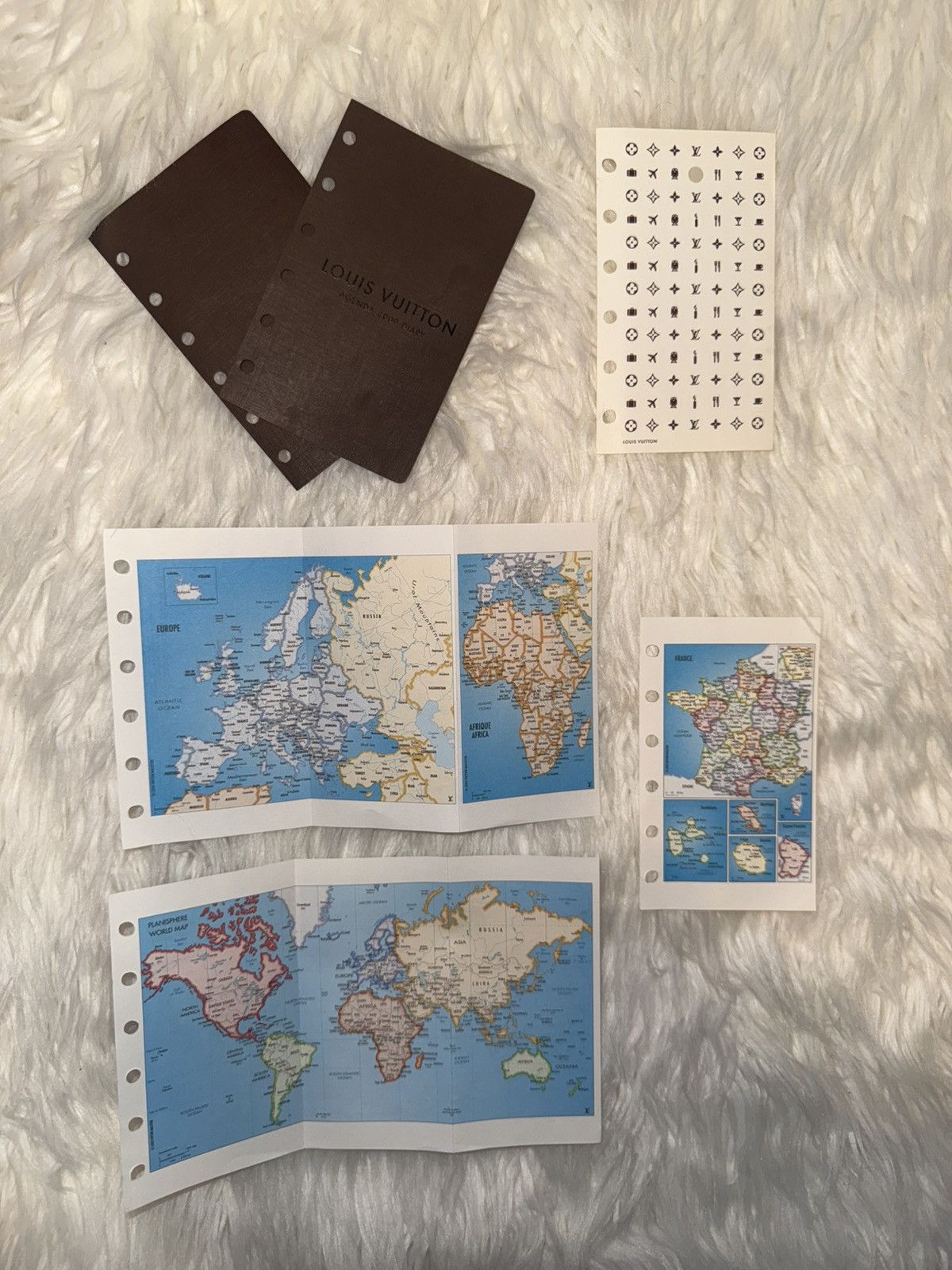 Louis Vuitton Louis Vuitton Passport Agenda Cover Size ONE SIZE - 6 Thumbnail