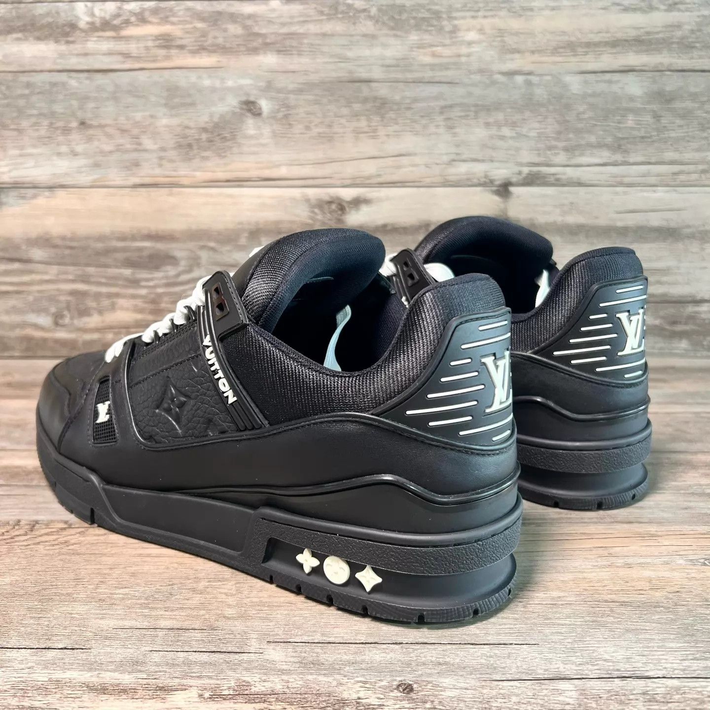 Louis Vuitton LV Trainer Black/White Embossed UK9.5/43.5 Size US 10.5 / EU 43-44 - 4 Thumbnail