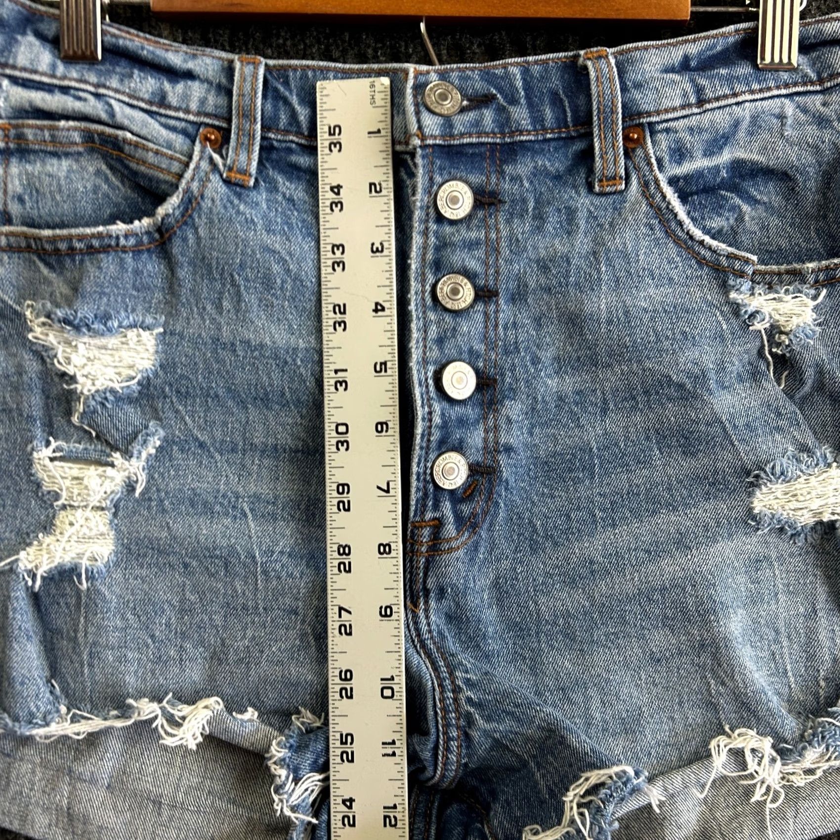 Abercrombie & Fitch VINTAGE Abercrombie & Fitch Denim Jean Shorts Womens 12 31 Ultra High Rise Mom Distresse Blue 5-Pocket Womens Boys Girls Mens Size 34" / US 12 / IT 48 - 7 Thumbnail