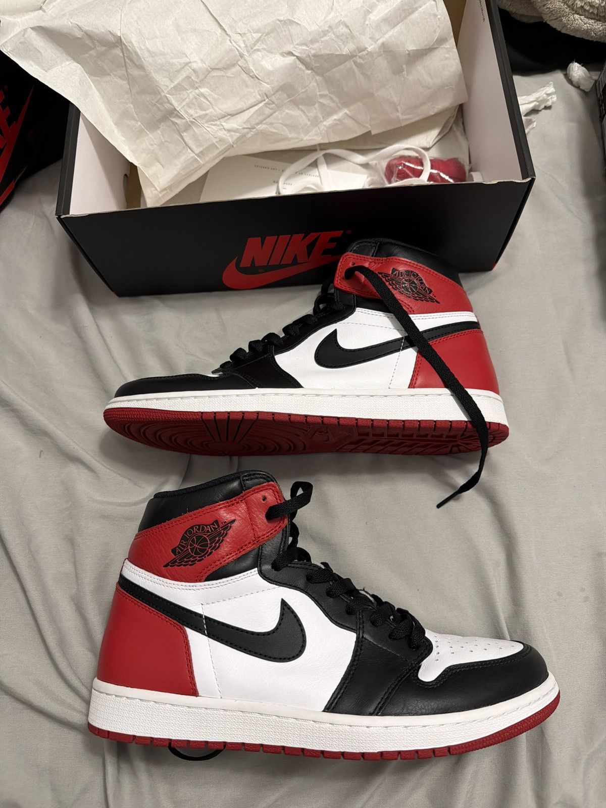 Nike Nike Air Jordan 1 Retro Black Toe Size US 11 / EU 44 - 2 Thumbnail