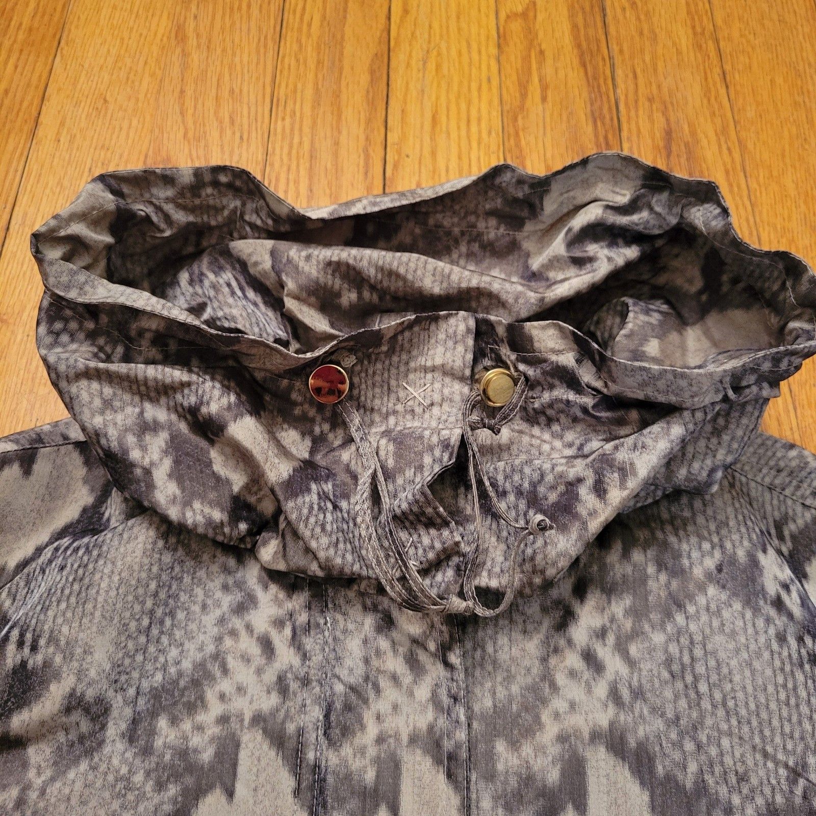St. John St John Gray Snakeskin Utility Jacket Sport S Windbreaker Size S / US 4 / IT 40 - 3 Thumbnail