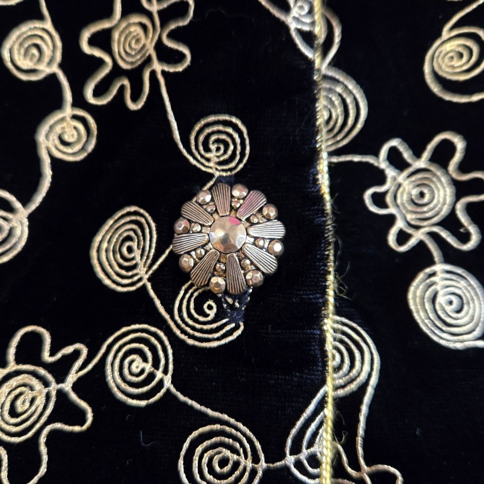Vintage 80s Velvet Embroidered Jacket Black Gold Size 14 Size XL / US 12-14 / IT 48-50 - 6 Thumbnail