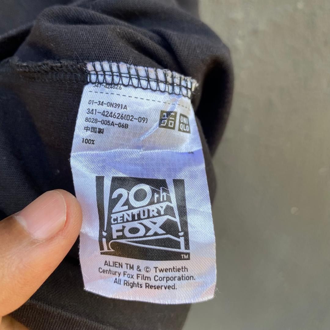 Uniqlo Thrashed Faded Alien Movie X Uniqlo Tee Size US L / EU 52-54 / 3 - 6 Thumbnail