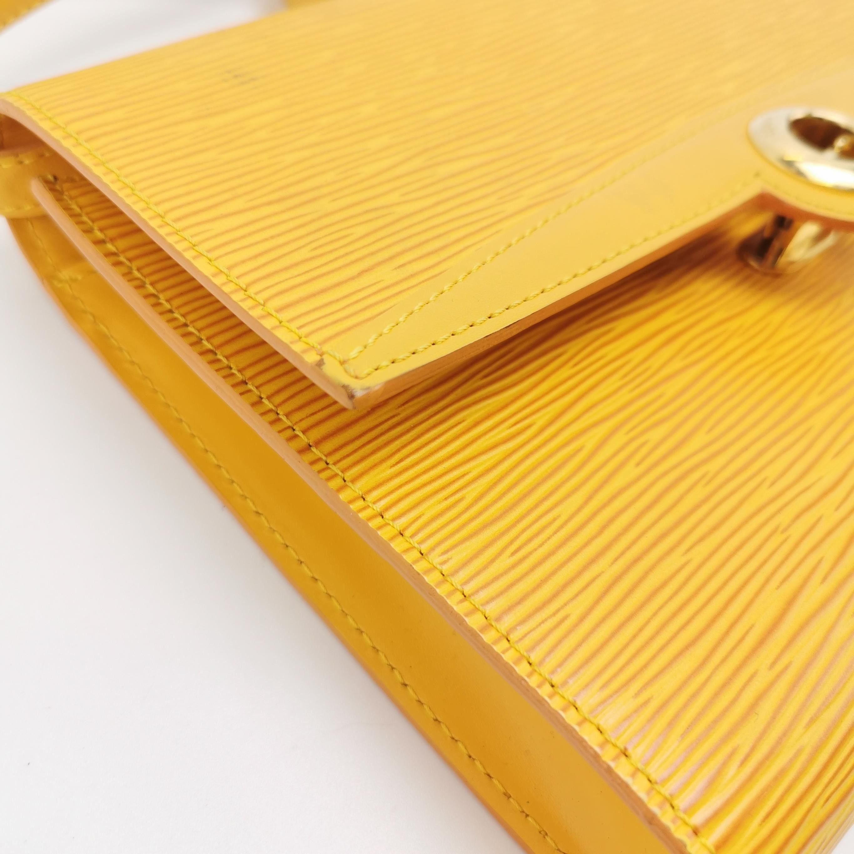 Louis Vuitton Louis Vuitton (LV) Cowhide solid color water ripple lock sh Size ONE SIZE - 3 Thumbnail