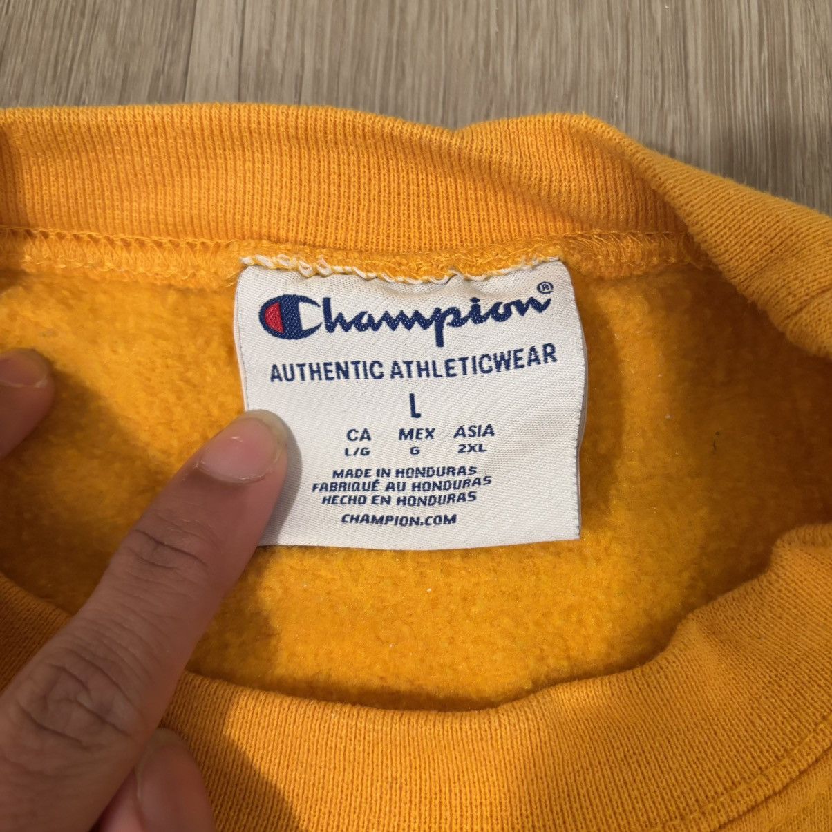 Champion Yellow Vintage champion crewneck Size US L / EU 52-54 / 3 - 4 Thumbnail