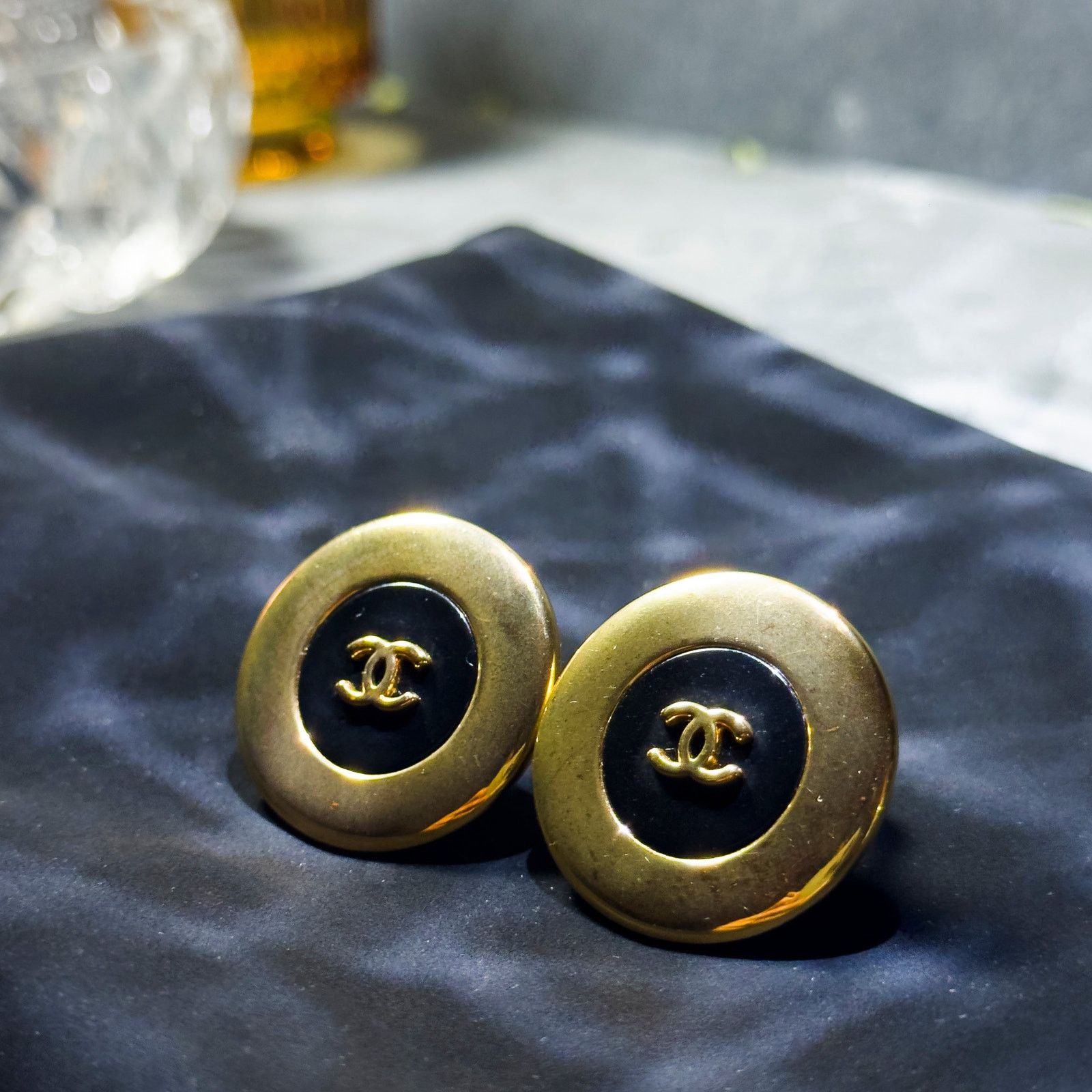 Chanel Vintage Chanel Black CC Button Earrings Size ONE SIZE - 6 Thumbnail