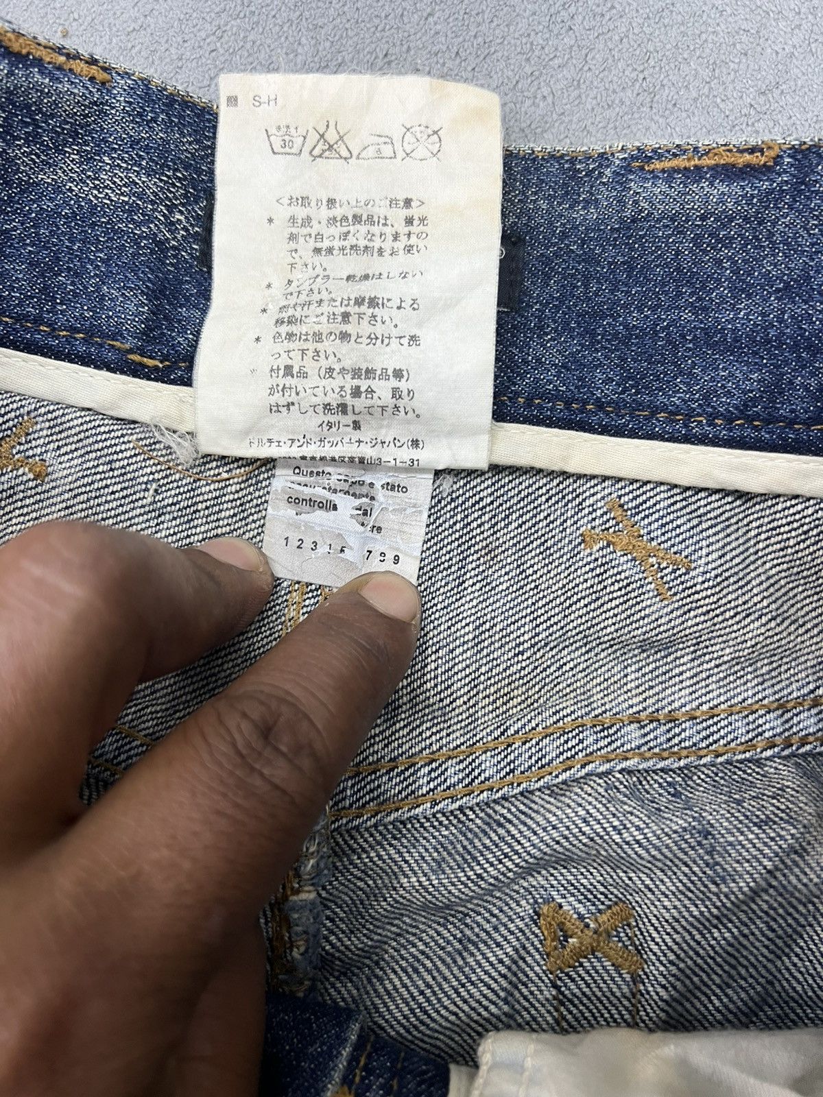 Dolce & Gabbana STEALS🔥🔥🔥DOLCE GABBANA BOOT CUT DISTRESS DENIM Size US 31 - 13 Thumbnail