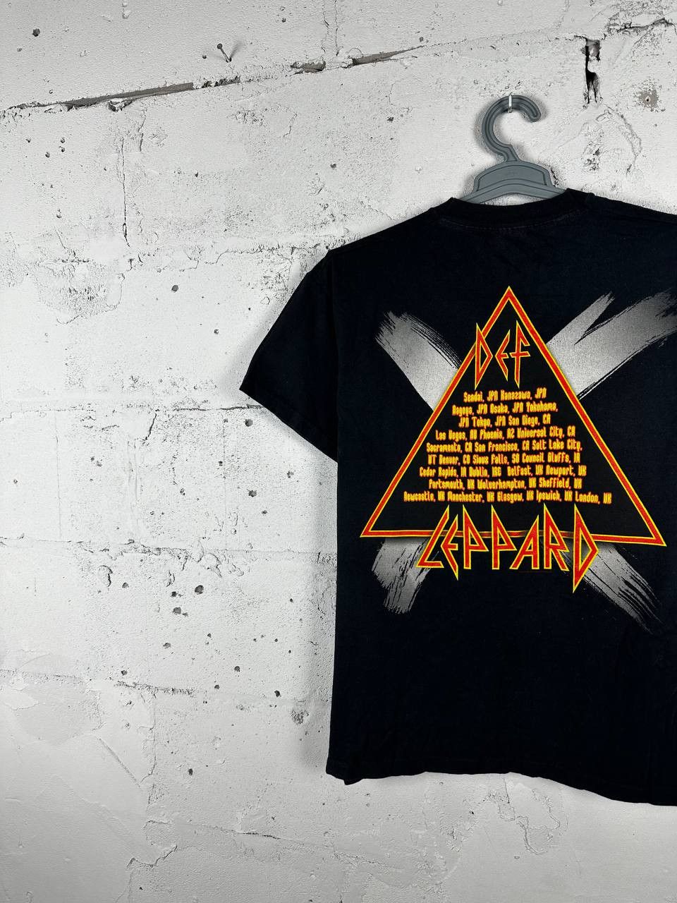 Band Tees × Def Leppard × Vintage Vintage 2002 Def Leppard Tour Shirt Tee Size US L / EU 52-54 / 3 - 6 Thumbnail