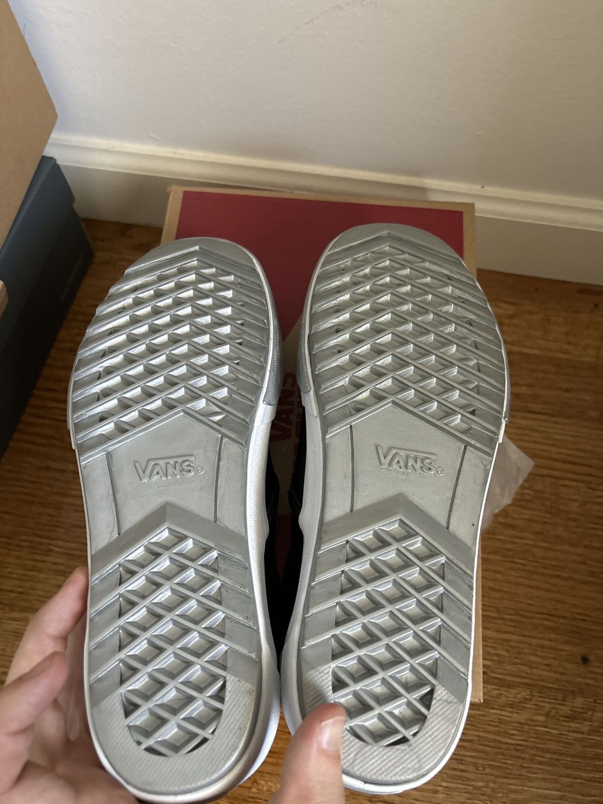 Vans Vans classic slip on - S SILVER *never worn* Size US 10 / IT 40 - 4 Thumbnail