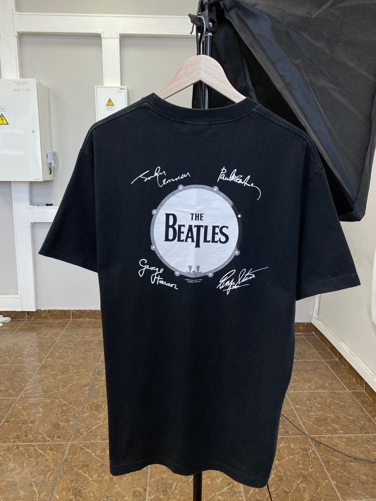 Band Tees 🇬🇧 Vintage 2002 The Beatles Apple Rare Retro T-Shirt Hype Y2K Size US L / EU 52-54 / 3 - 1 Thumbnail