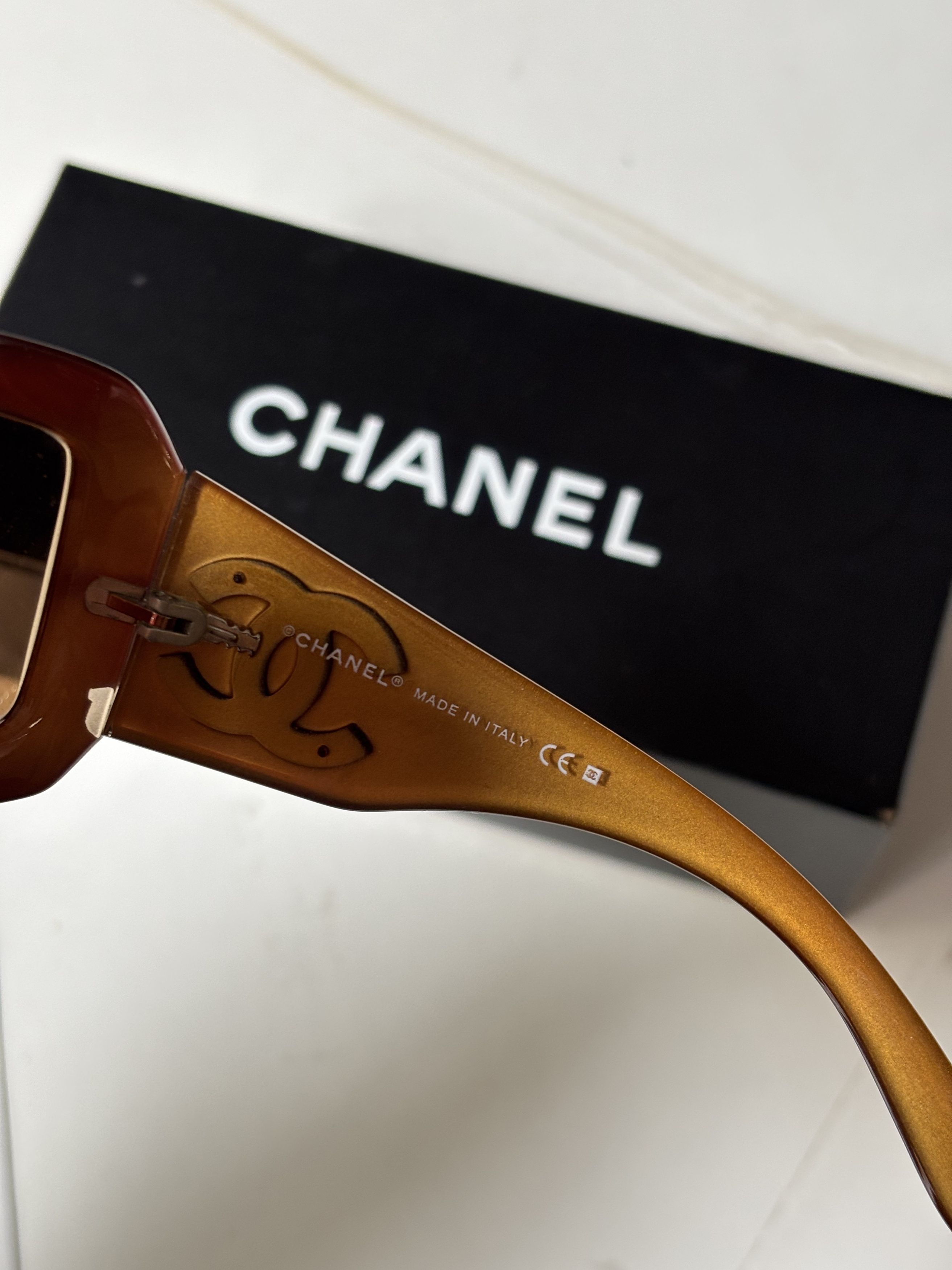 Chanel CHANEL Sunglasses 6022-Q LOGO MOTHER OF PEARL 5076 Size ONE SIZE - 6 Thumbnail