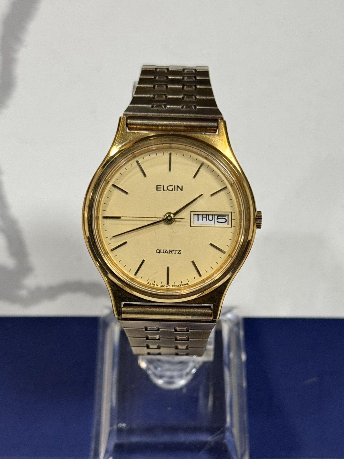Other Vintage Elgin Day/Date Gold Tone Quartz Watch Size 34 - 1 Thumbnail