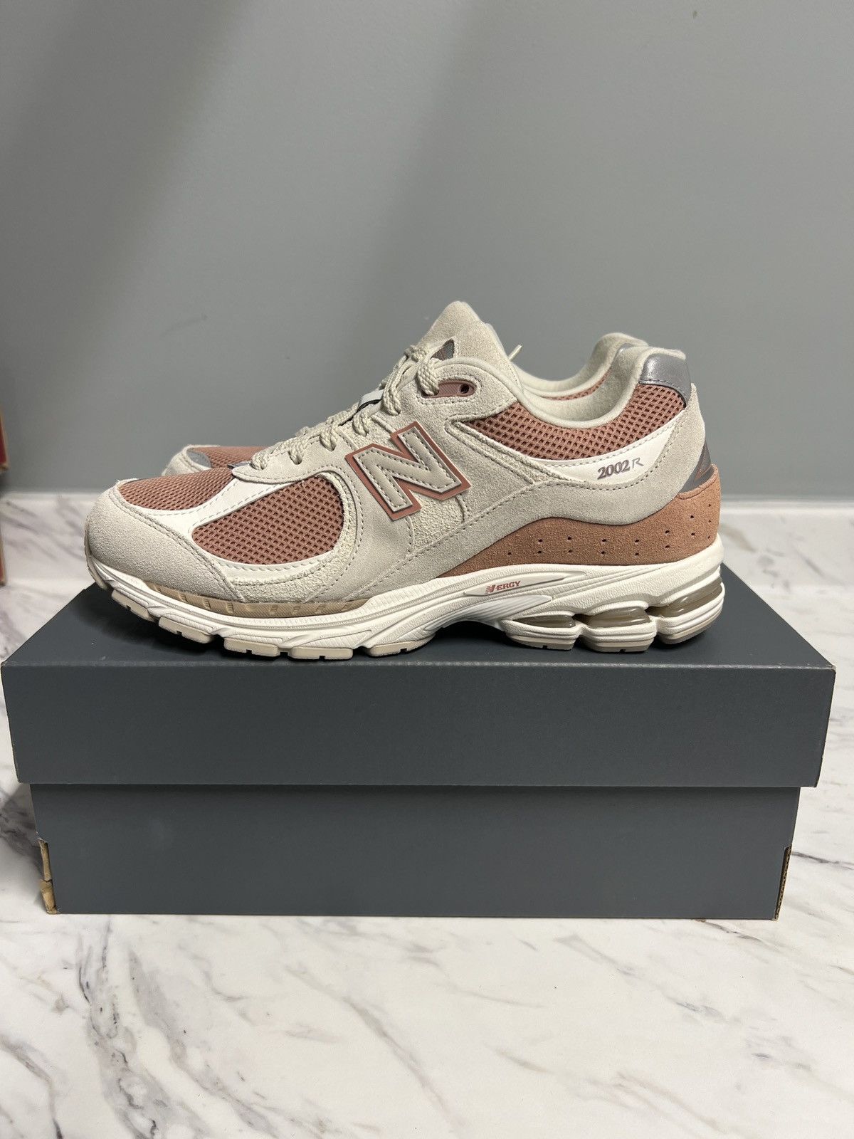 New Balance New balance 2002R Size US 8 / EU 41 - 4 Thumbnail