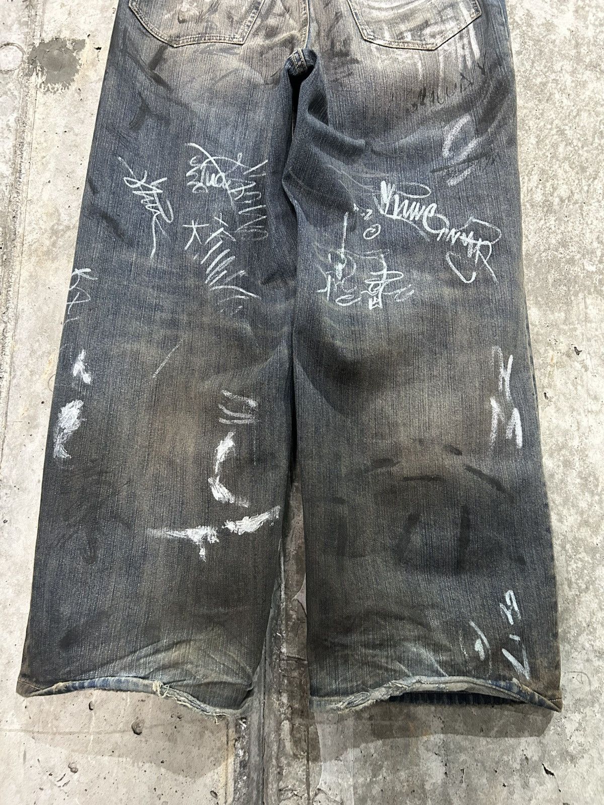 Balenciaga × Designer Balenciaga SS23 Mudshow Runway Graffiti Mud Wash Denim Size US 35 - 7 Thumbnail