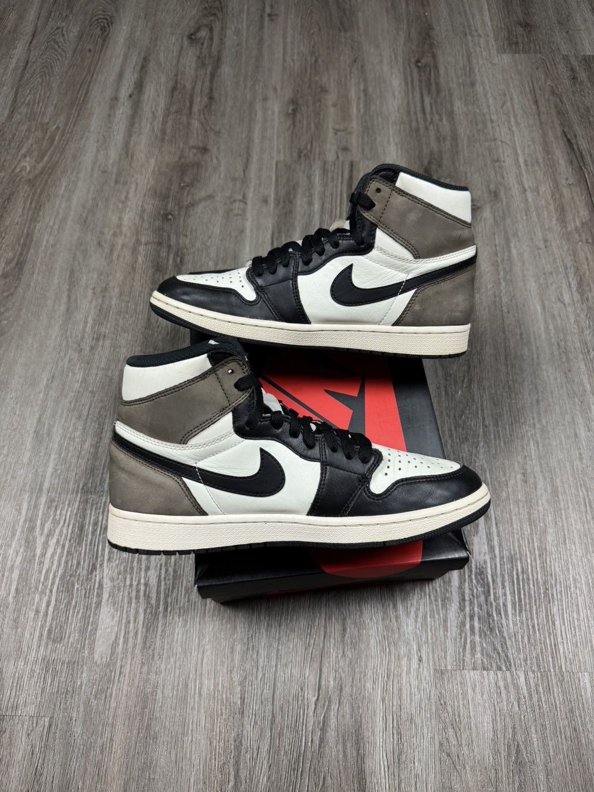 Jordan Brand Jordan 1 Retro OG High Dark Mocha Size 9 Size US 9 / EU 42 - 3 Thumbnail