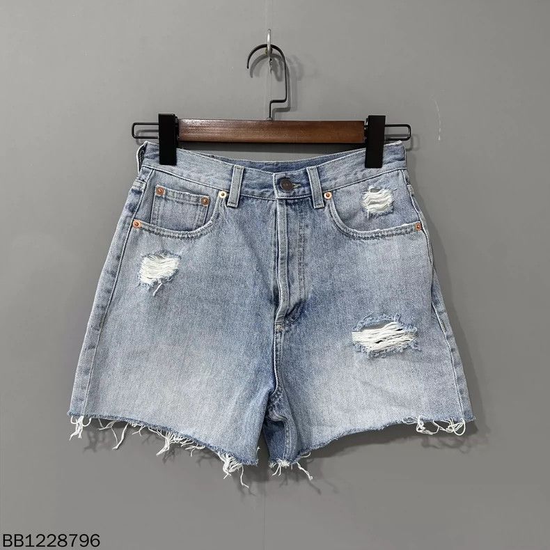 Gucci Gucci Size 25 Kitten embroidered denim shorts size 25 250 Size US 26 / EU 42 - 1 Thumbnail