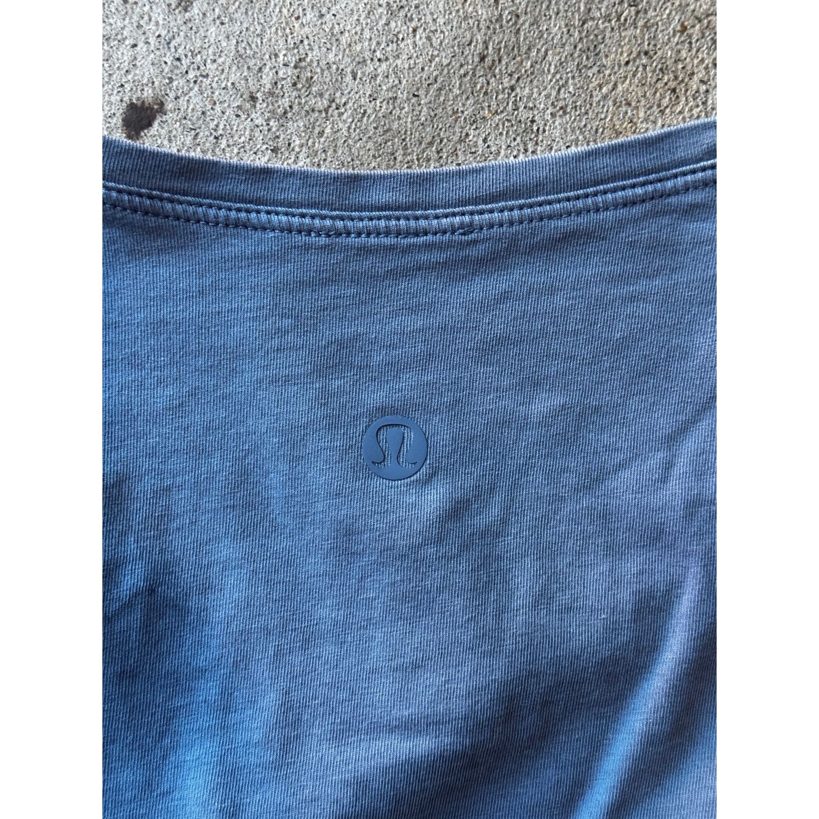 Lululemon Lululemon Gray Deep Stretch Vent Tec Long Sleeve (L) Size US L / EU 52-54 / 3 - 3 Thumbnail