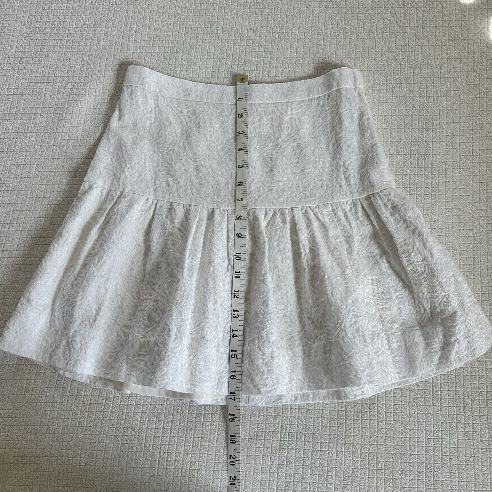J.Crew J.Crew Cream Matelasse Drop Waist Hi Rise Mini Skirt Size 4 Size 27" / US 4 / IT 40 - 6 Thumbnail