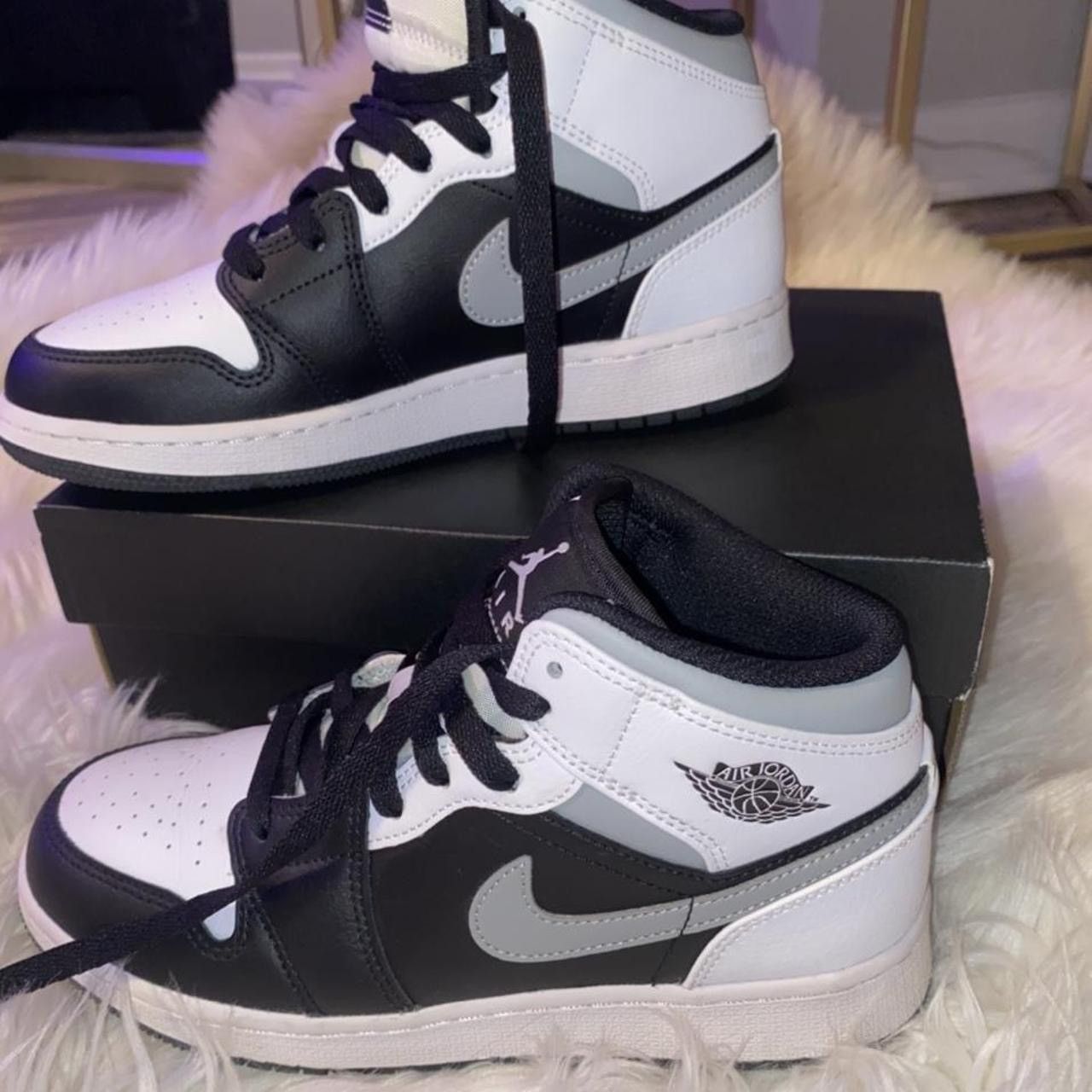 Jordan Brand Air Jordan 1 mid WHITE SHADOW Size US 5 / EU 37 - 2 Thumbnail