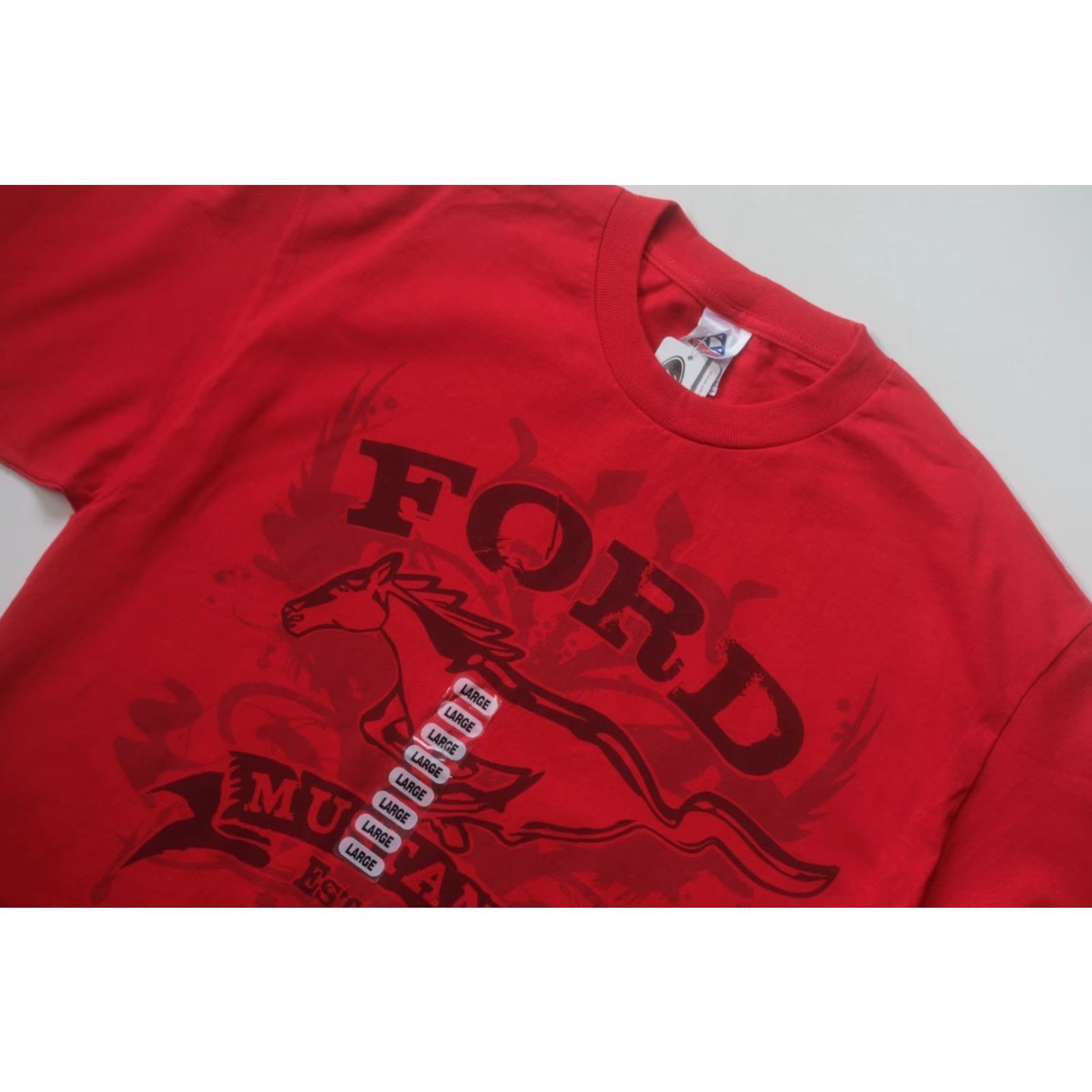 Ford FORD MUSTANG T-SHIRT RED GRAPHIC 90s VTG Y2K RETRO RACING CAR SIZE L MEN Shirt Mens Size US L / EU 52-54 / 3 - 5 Thumbnail