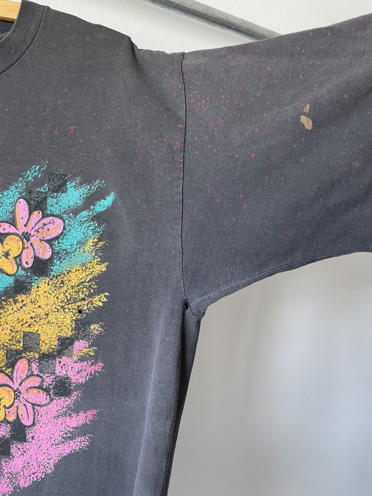 Vintage Vintage Faded 90s Pixel Flower Splattered tee Size US XL / EU 56 / 4 - 7 Thumbnail