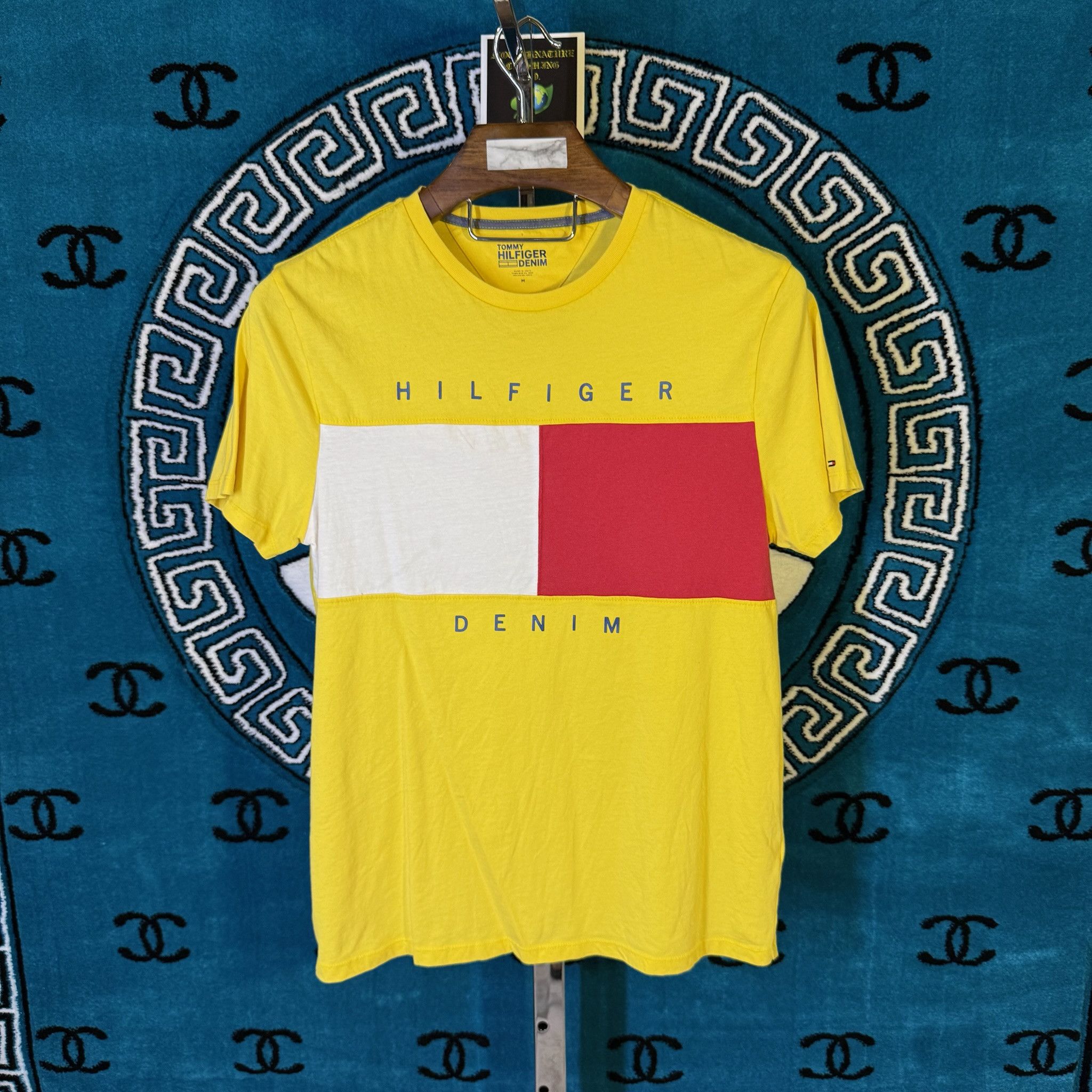 Tommy Hilfiger THE TOMMY HILFIGER SCRIPT LOGO ORNAMENTAL FLAG S/S T SHIRT Size US M / EU 48-50 / 2 - 1 Preview