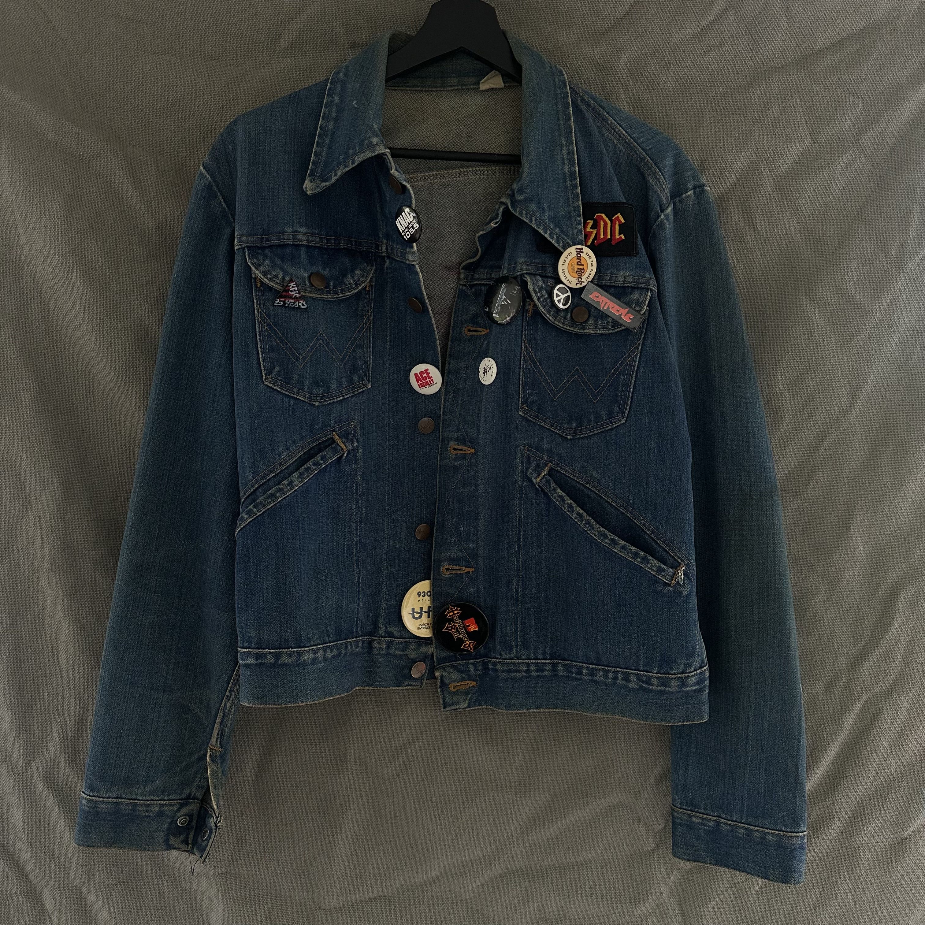 Iron Maiden 1980's Iron Maidan Denim Jacket W/ 80's Band Pins Size US M / EU 48-50 / 2 - 1 Thumbnail