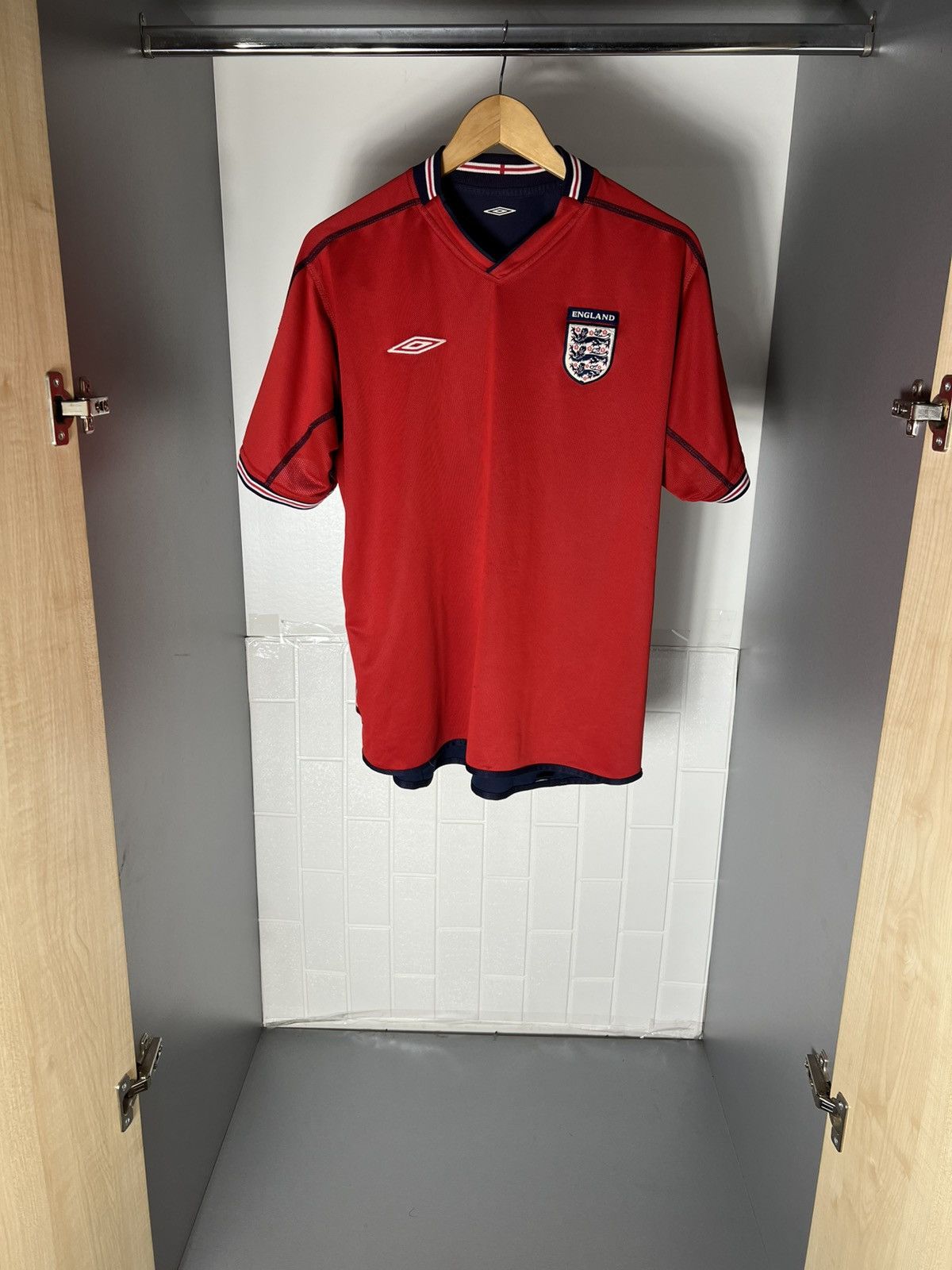 Umbro VINTAGE UMBRO ENGLAND RETRO SOCCER JERSEY MANCHESTER Y2K 90s Size US L / EU 52-54 / 3 - 2 Thumbnail