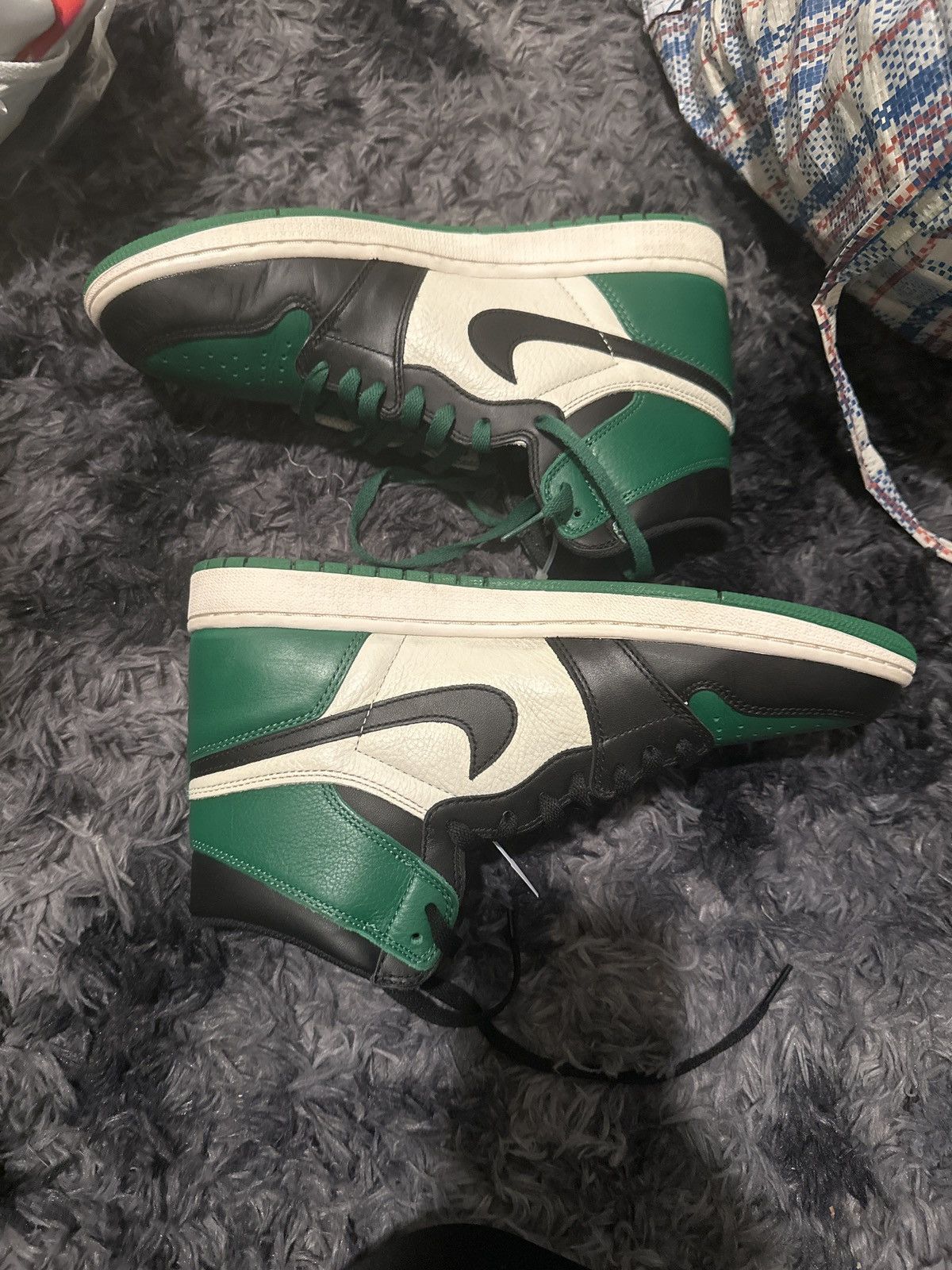 Nike Air Jordan 1 retro high OG pine green Size US 11 / EU 44 - 2 Thumbnail