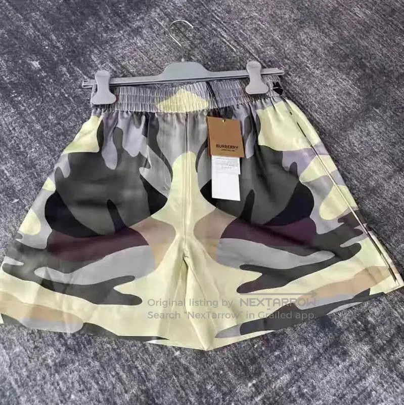 Burberry Burberry Summer Multicolor Silk Shorts. Size 26" / US 2 / IT 38 - 1 Thumbnail