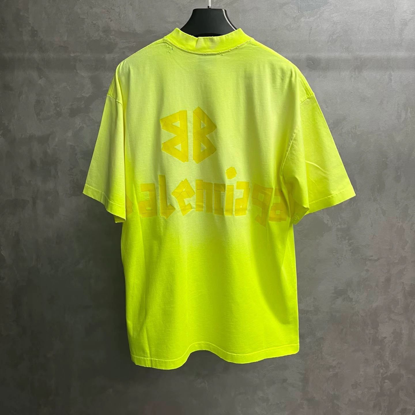 Balenciaga balenciaga neon logo short sleeve t-shirt Size US XS / EU 42 / 0 - 5 Thumbnail