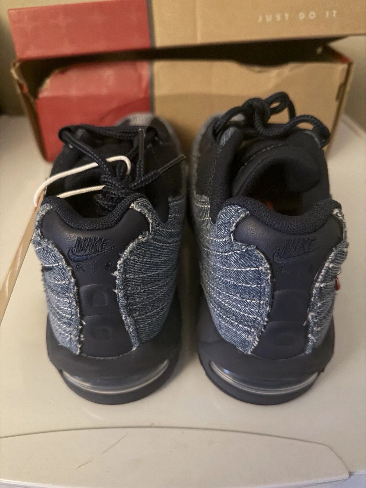 Levi's × Nike Levi's x Nike Air Max 95 OG Obsidian Size 9.5 Size US 9.5 / EU 42-43 - 5 Thumbnail