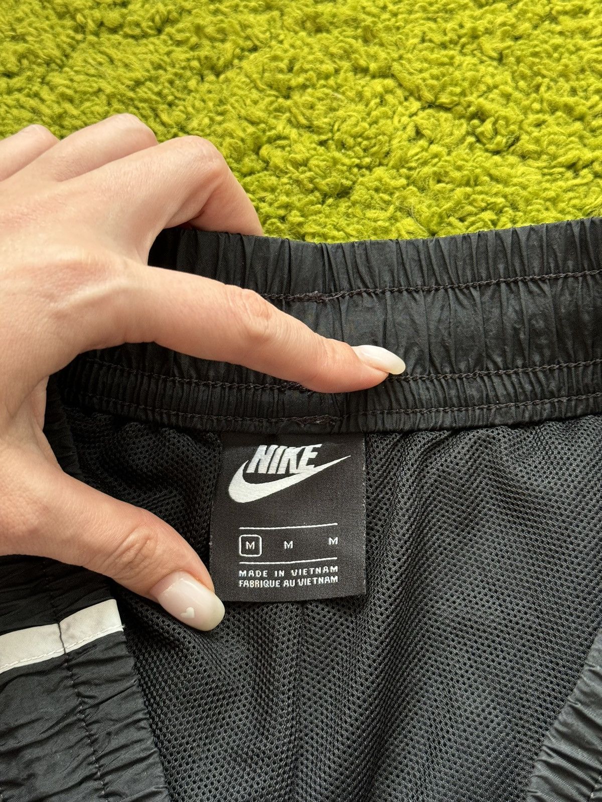 Designer × Nike Nike nylon black shorts Size 26" / US 2 / IT 38 - 5 Thumbnail