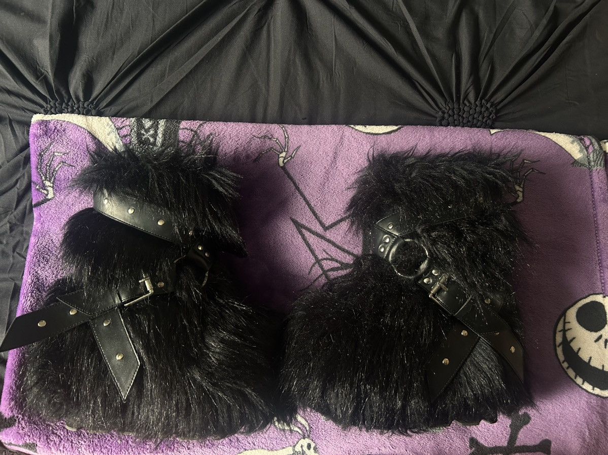 Dolls Kill dolls kill faux/fur boots with platforms Size US 6 / IT 36 - 2 Thumbnail