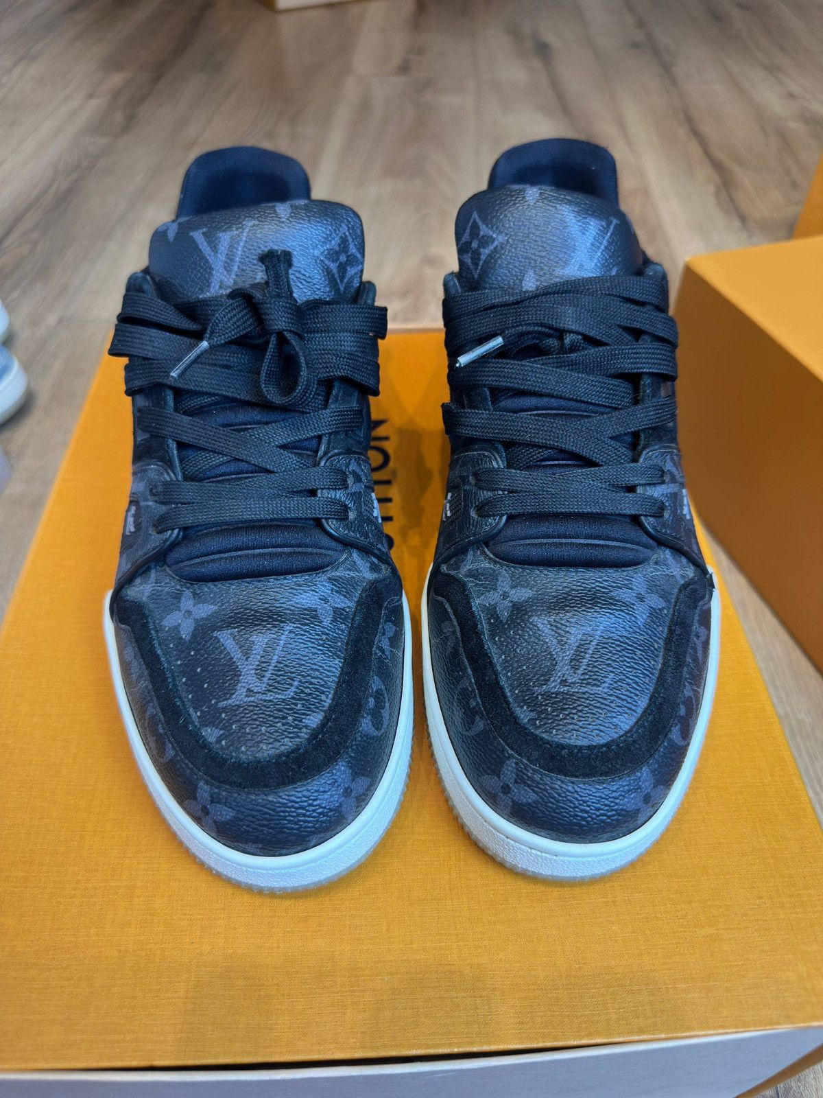 Louis Vuitton Louis Vuitton Trainer Monogram Black Size US 7 / EU 40 - 2 Thumbnail