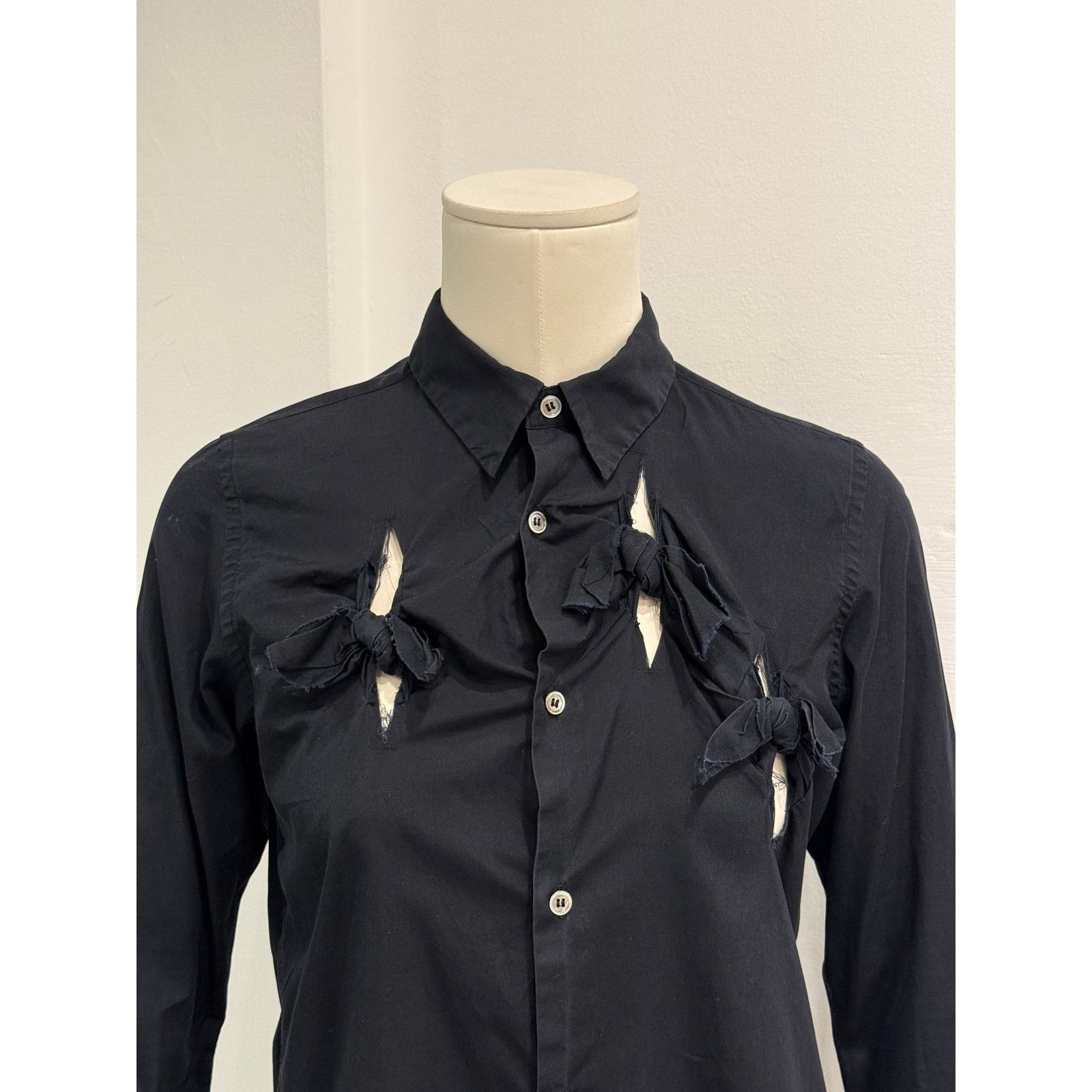 Comme des Garcons S/S2002 Comme des Garçons three bows slits shirt Size S / US 4 / IT 40 - 3 Thumbnail