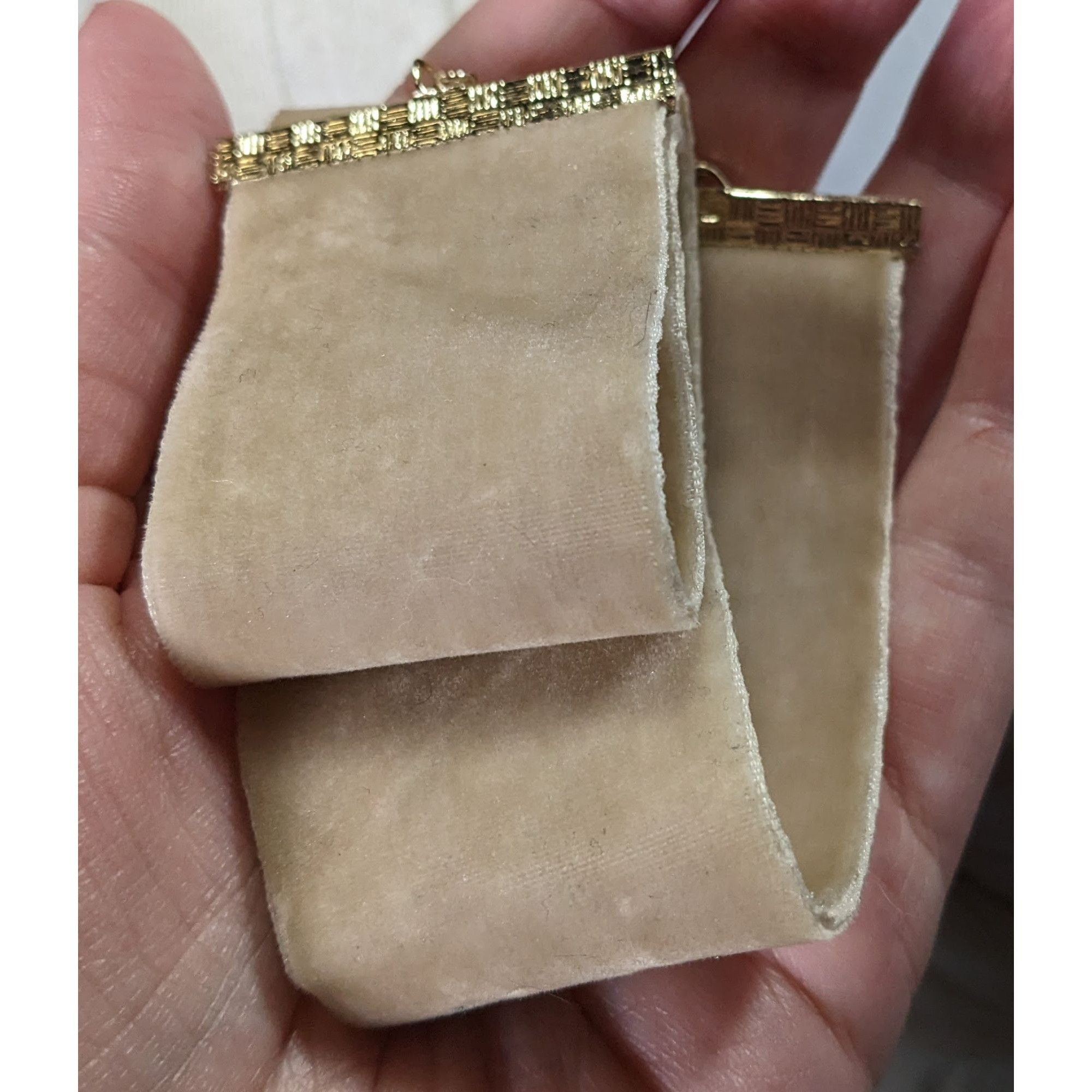 Express Express Y2K Velvet Beige Choker Necklace With Gold Clasp Det Size ONE SIZE - 7 Thumbnail