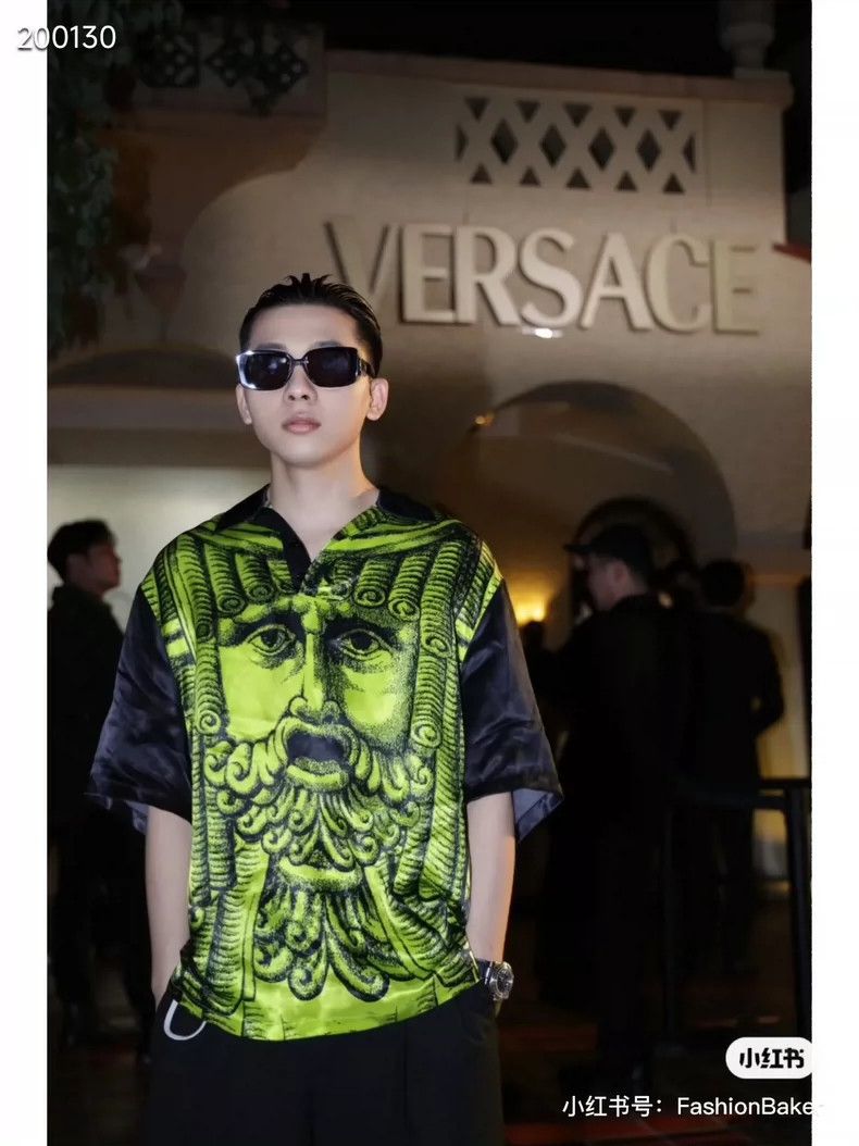 Versace Versace Baroque mask silk shirt Size US S / EU 44-46 / 1 - 8 Thumbnail
