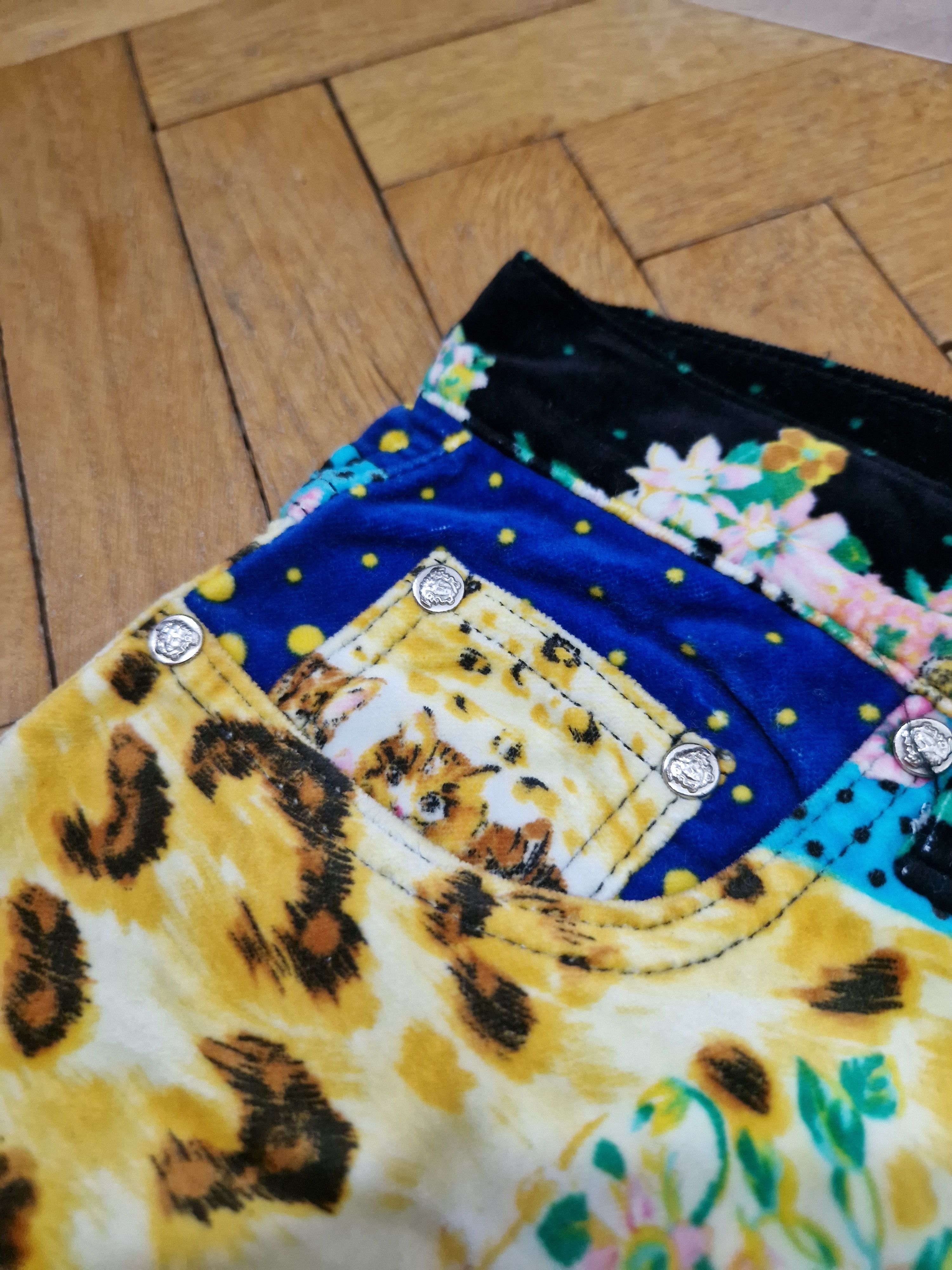 Versace Versace vintage abstract baroque velvet pants Size 26" / US 2 / IT 38 - 8 Thumbnail