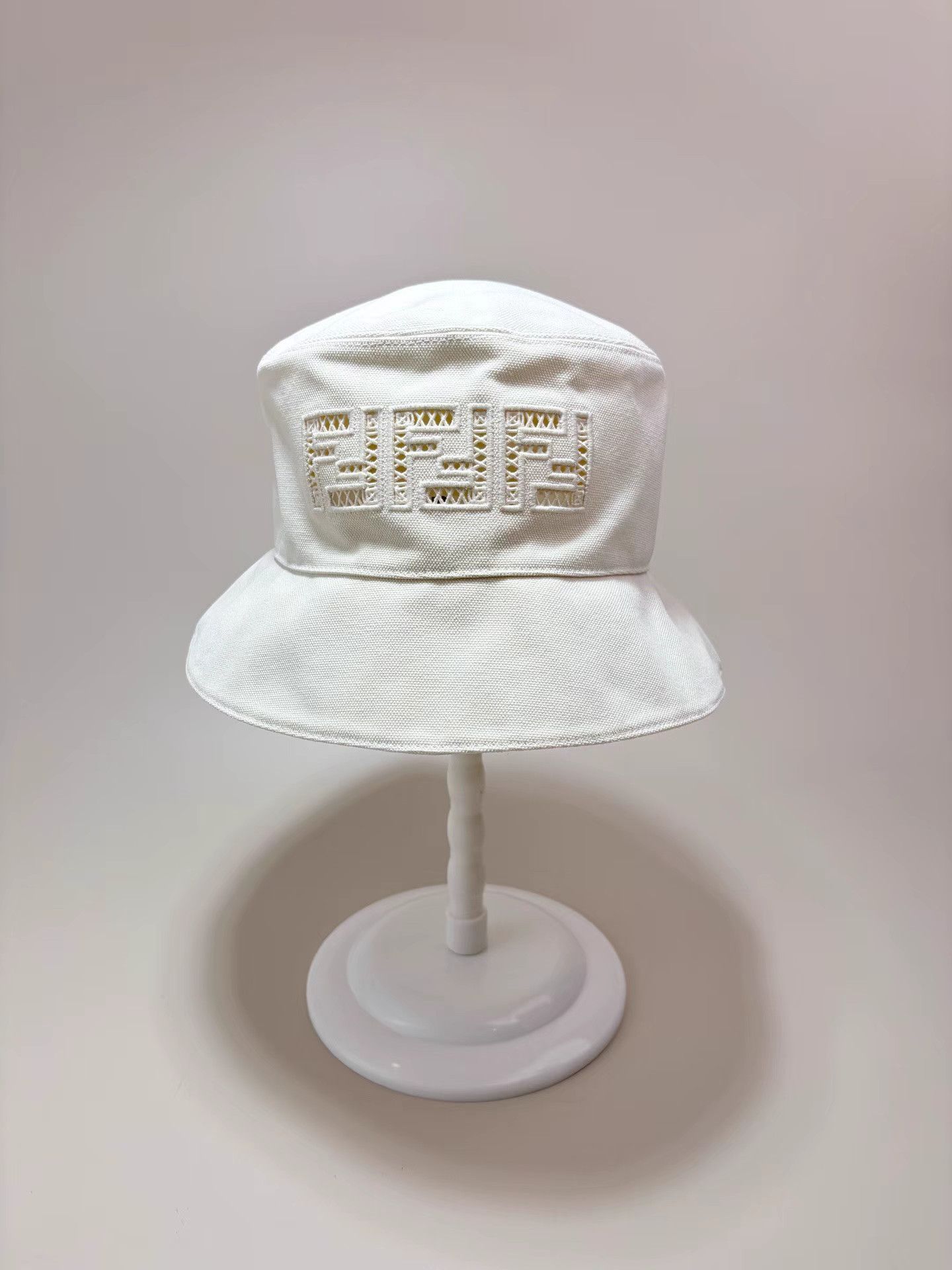 Fendi FENDI Logo Bucket Hat Size ONE SIZE - 1 Thumbnail